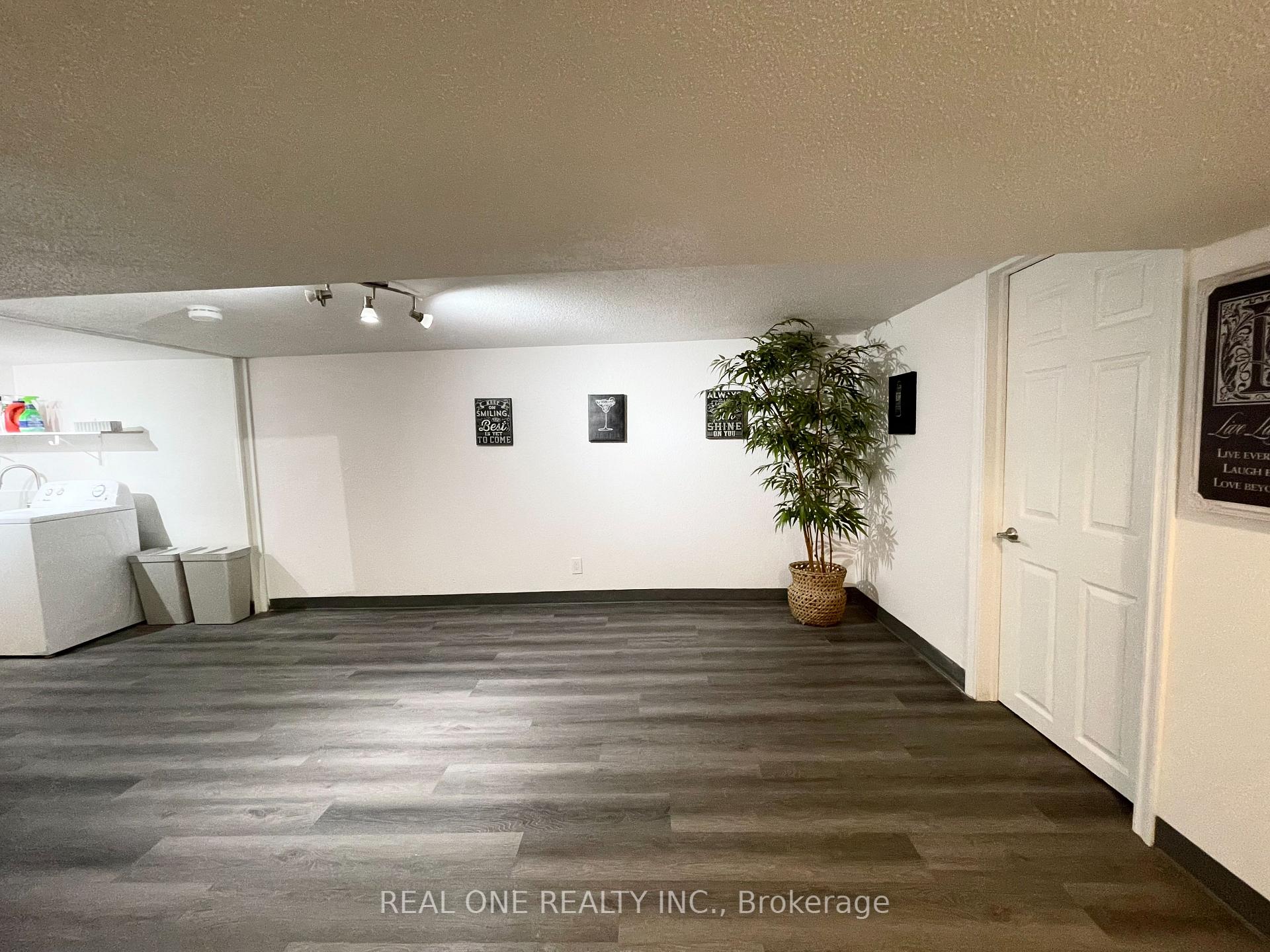 Photo 28 of 290 Westcourt Place, Waterloo, Beechwood — HOMEH