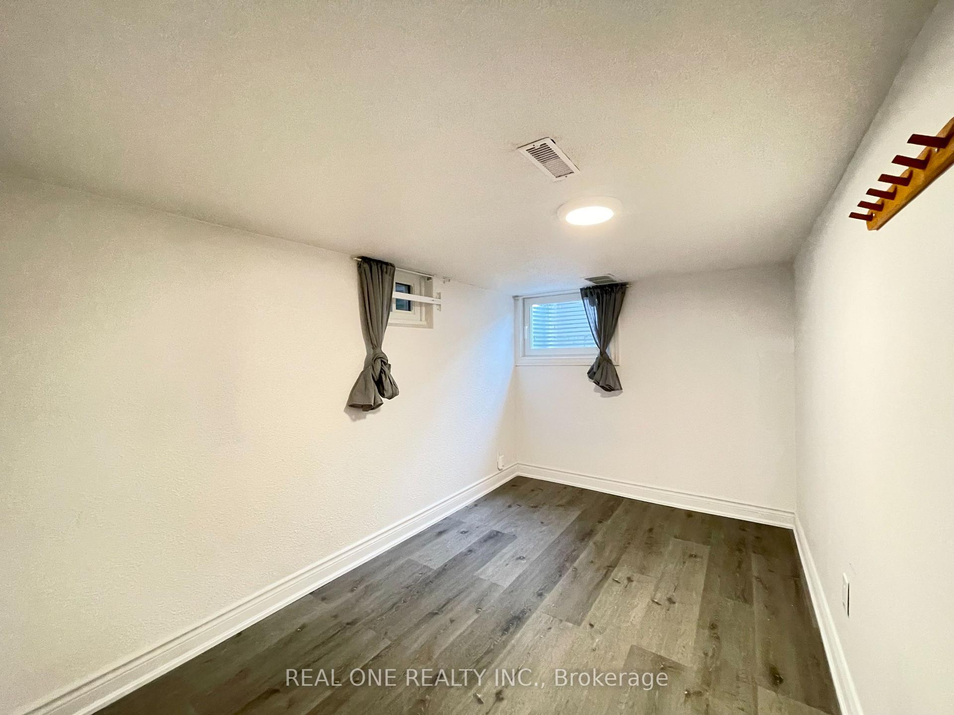 Photo 29 of 290 Westcourt Place, Waterloo, Beechwood — HOMEH