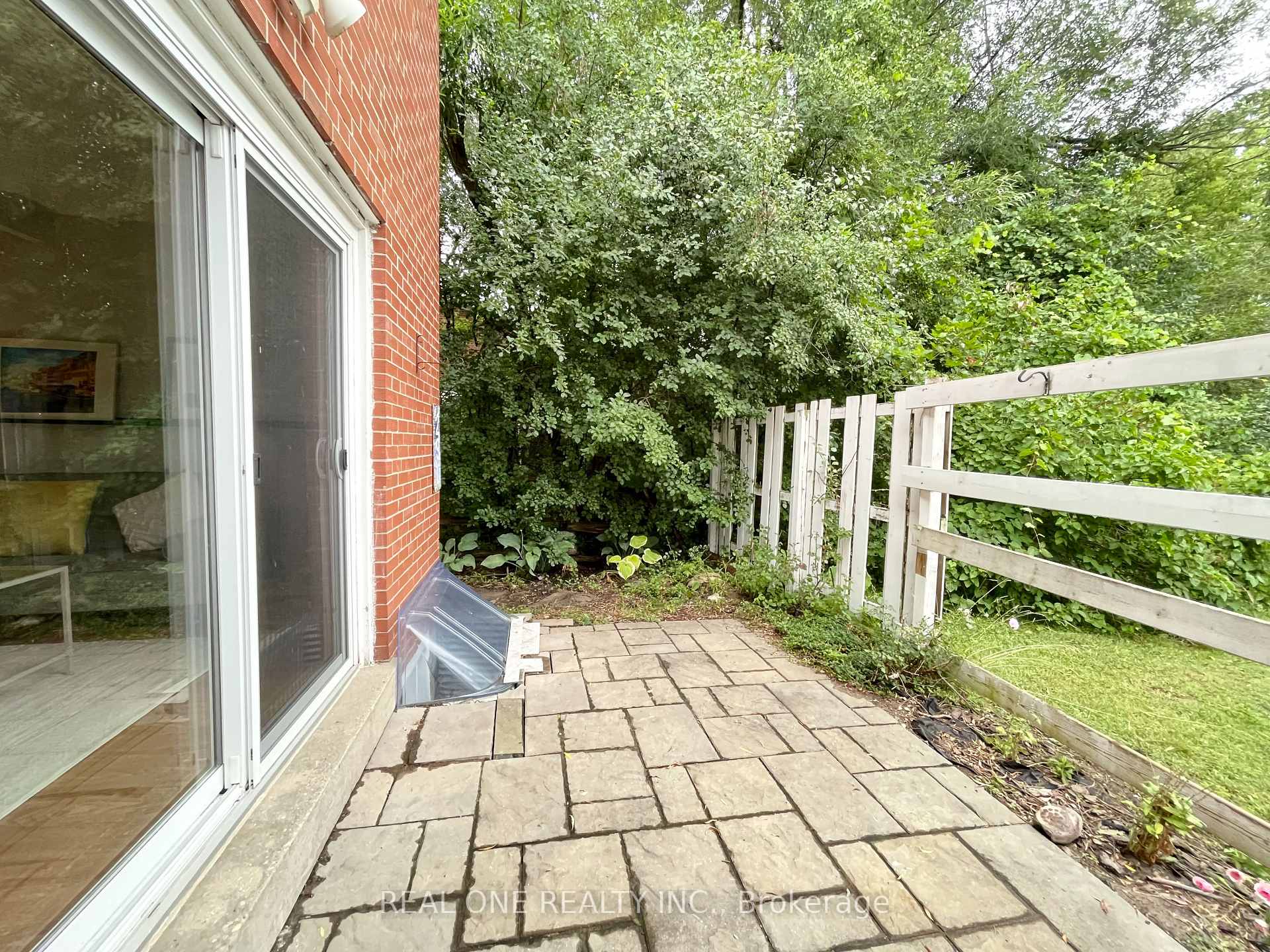 Photo 32 of 290 Westcourt Place, Waterloo, Beechwood — HOMEH