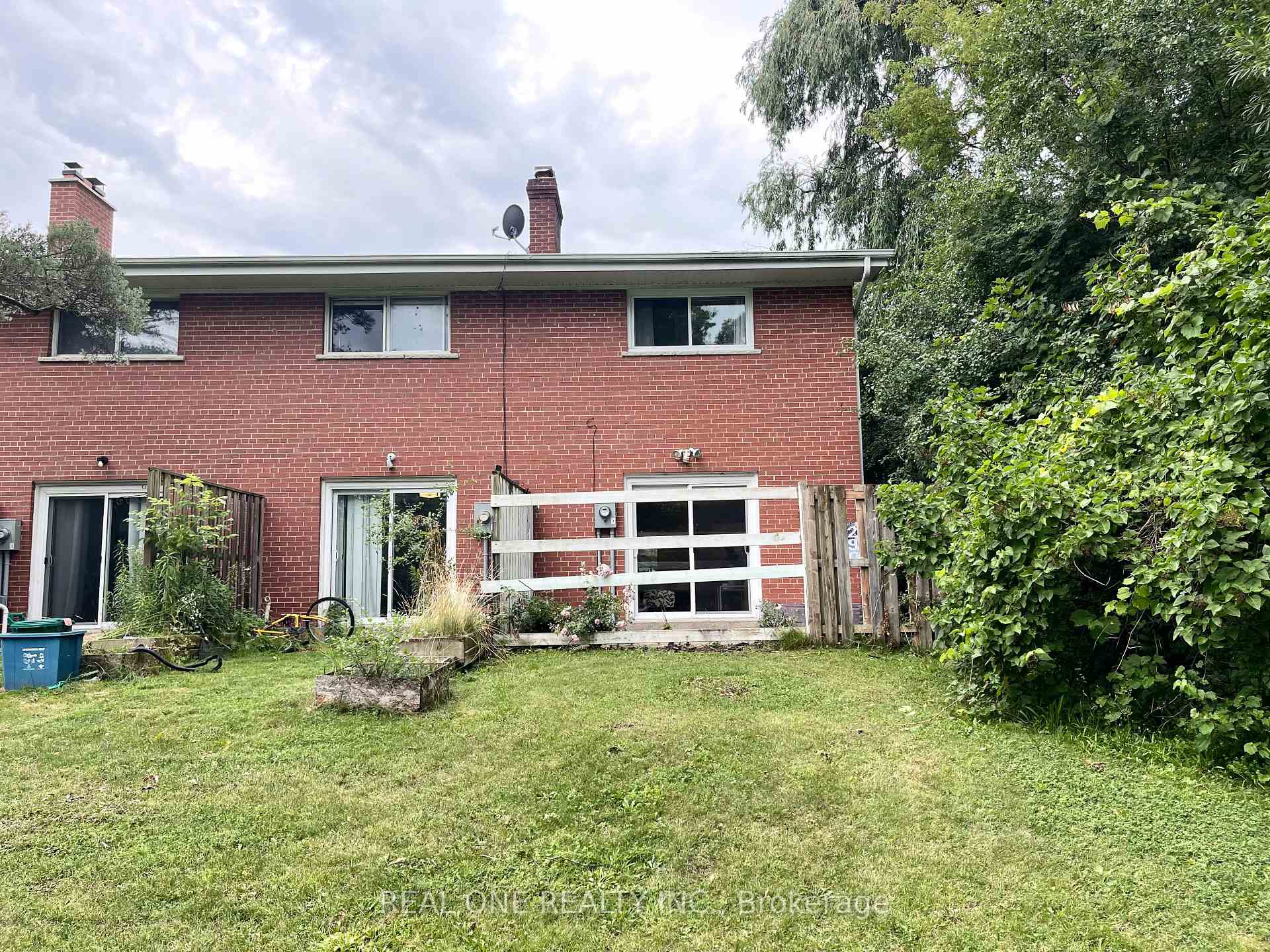 Photo 33 of 290 Westcourt Place, Waterloo, Beechwood — HOMEH
