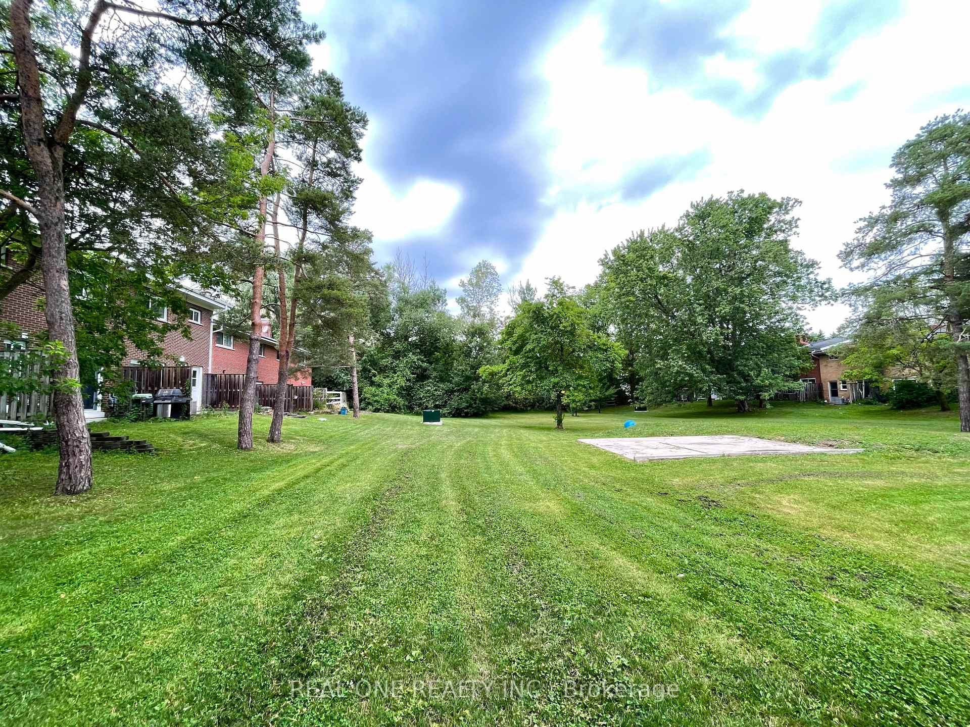 Photo 34 of 290 Westcourt Place, Waterloo, Beechwood — HOMEH