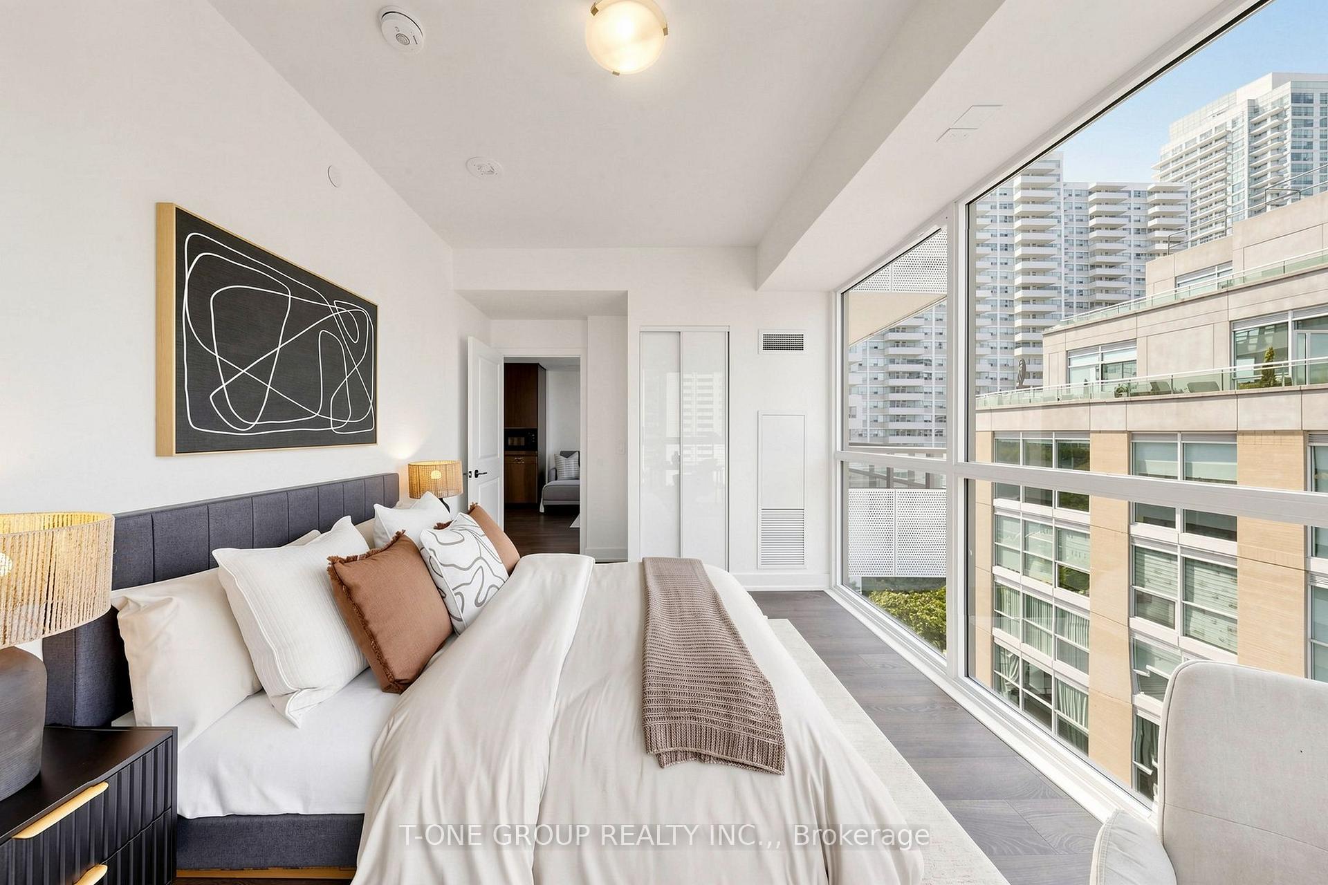 Photo 5 of Unit 709, 11 Lillian Street, Toronto, Mount Pleasant West — HOMEH