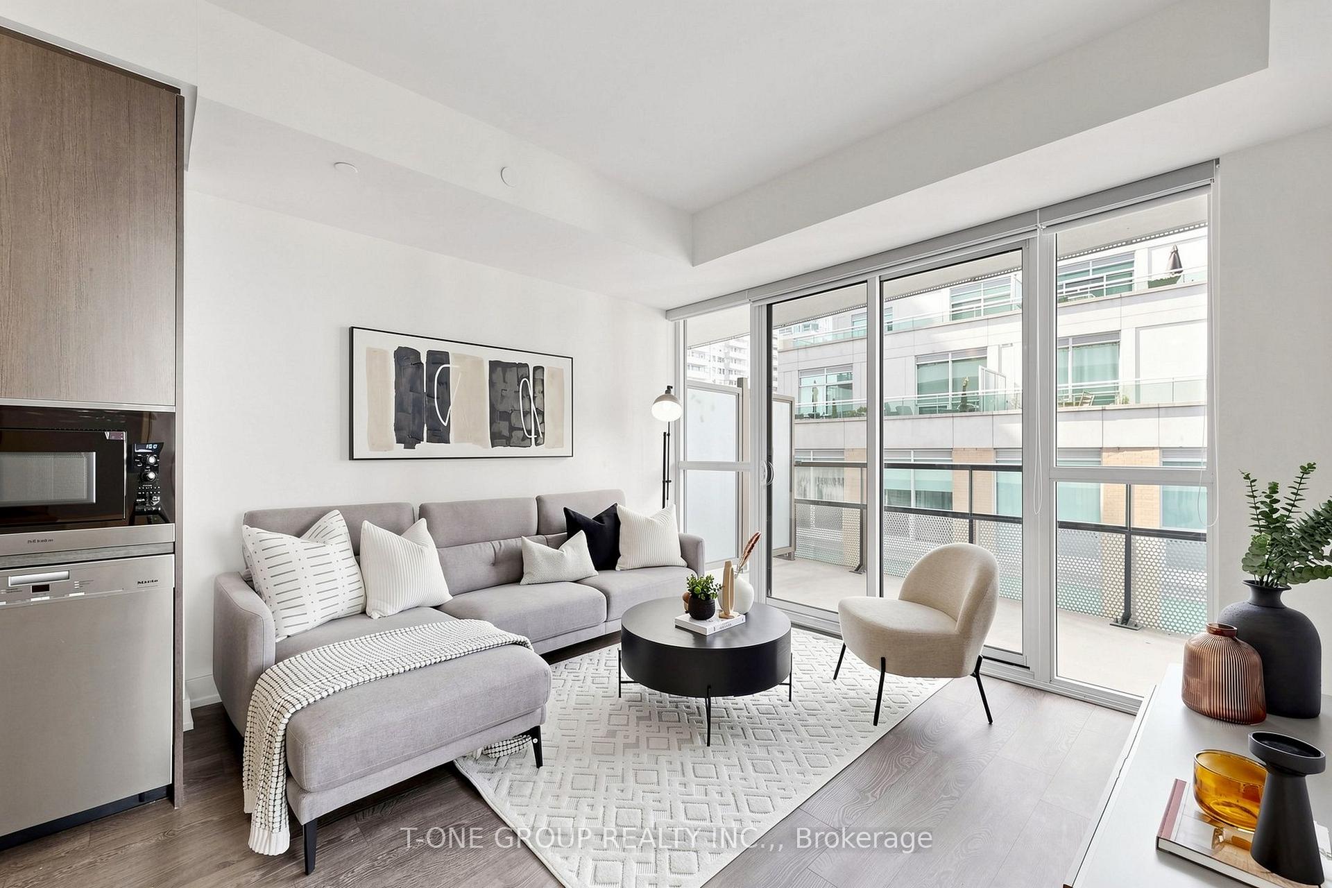 Photo 8 of Unit 709, 11 Lillian Street, Toronto, Mount Pleasant West — HOMEH