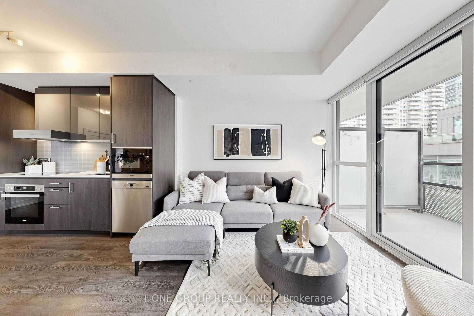 Photo 9 of Unit 709, 11 Lillian Street, Toronto, Mount Pleasant West — HOMEH