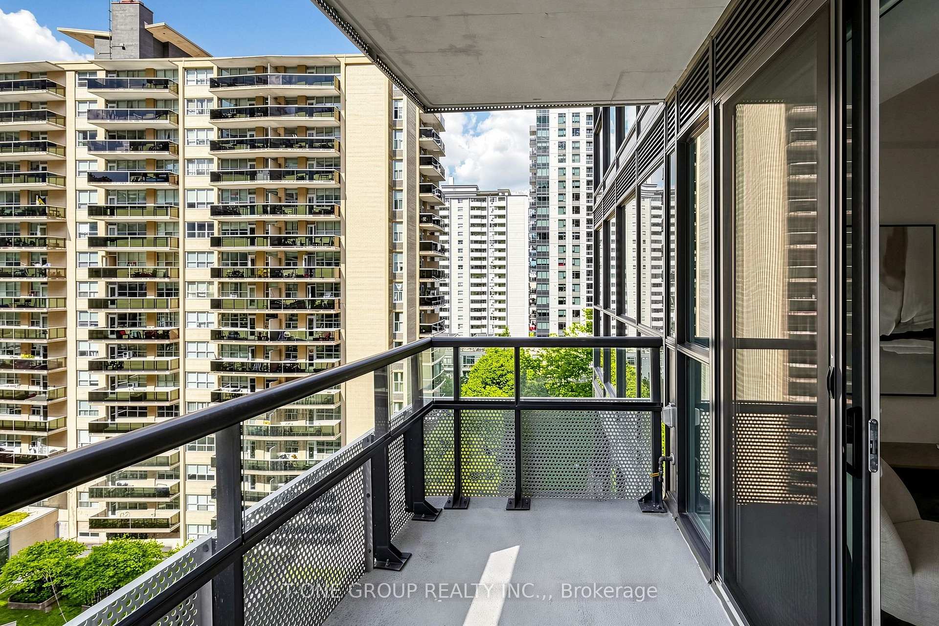 Photo 24 of Unit 709, 11 Lillian Street, Toronto, Mount Pleasant West — HOMEH