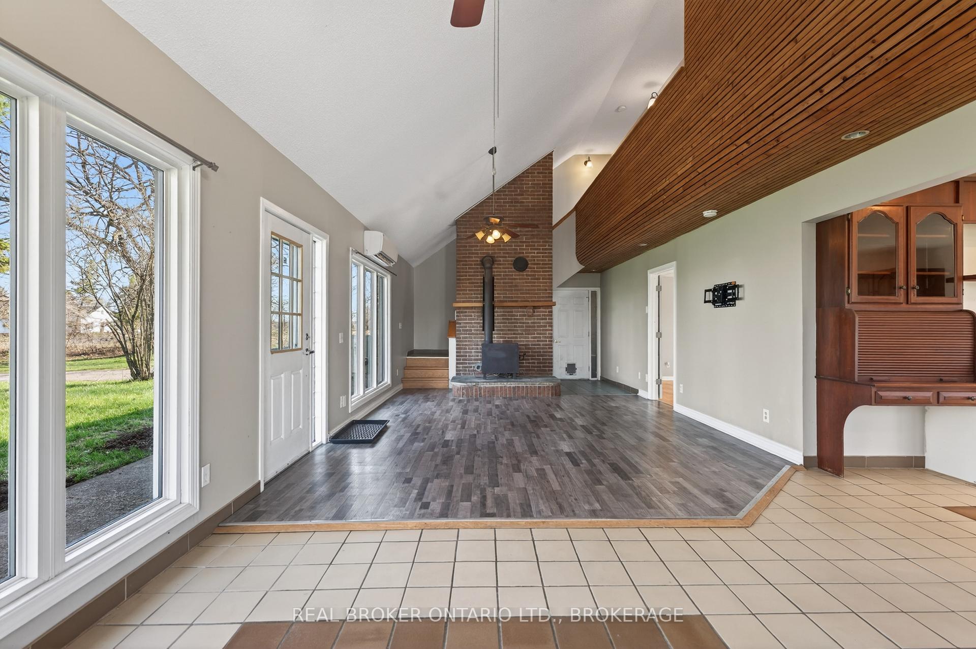 Photo 10 of 2268 Mcintyre Road, Loyalist, Lennox and Addington - South — HOMEH