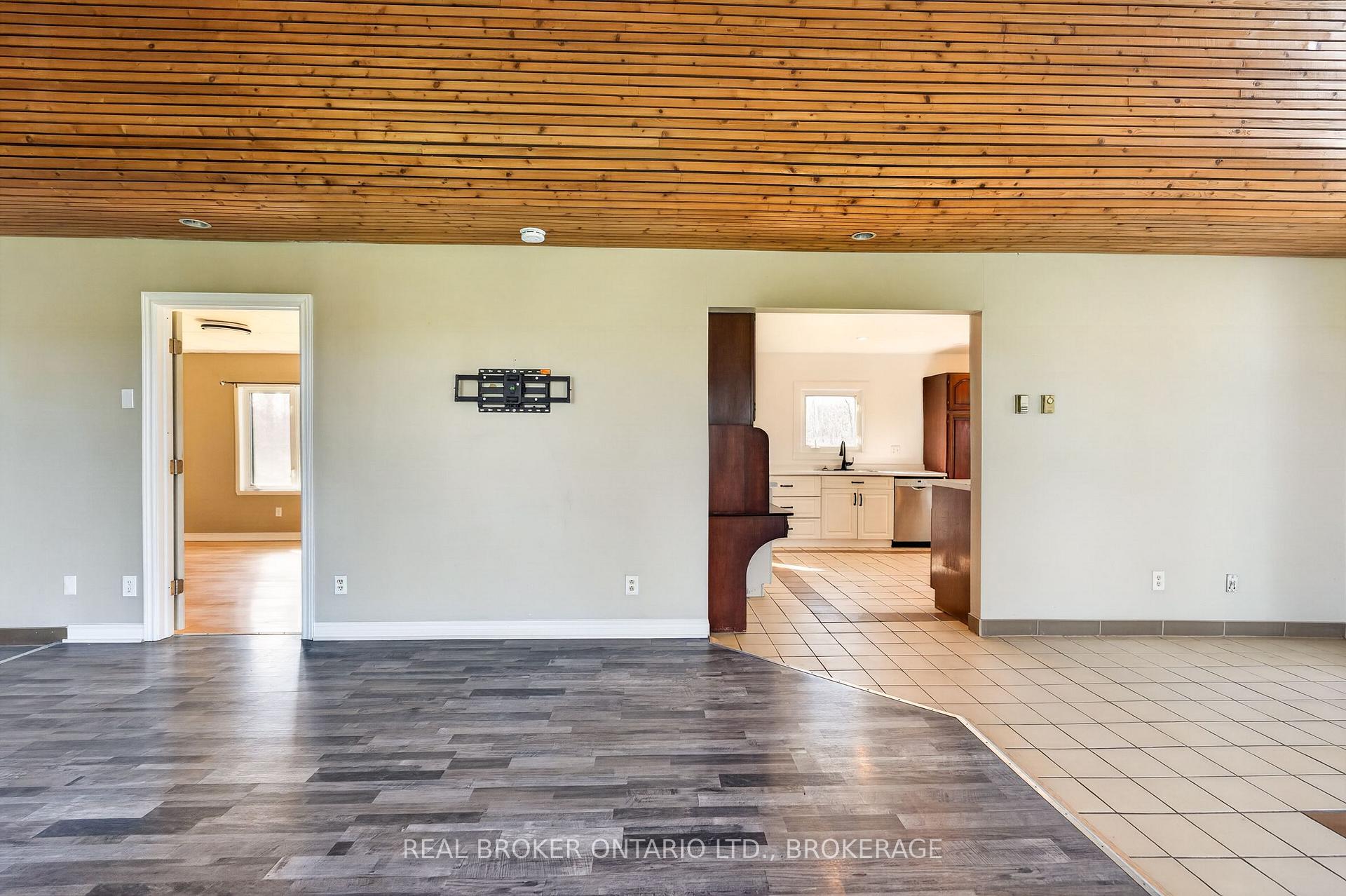 Photo 12 of 2268 Mcintyre Road, Loyalist, Lennox and Addington - South — HOMEH