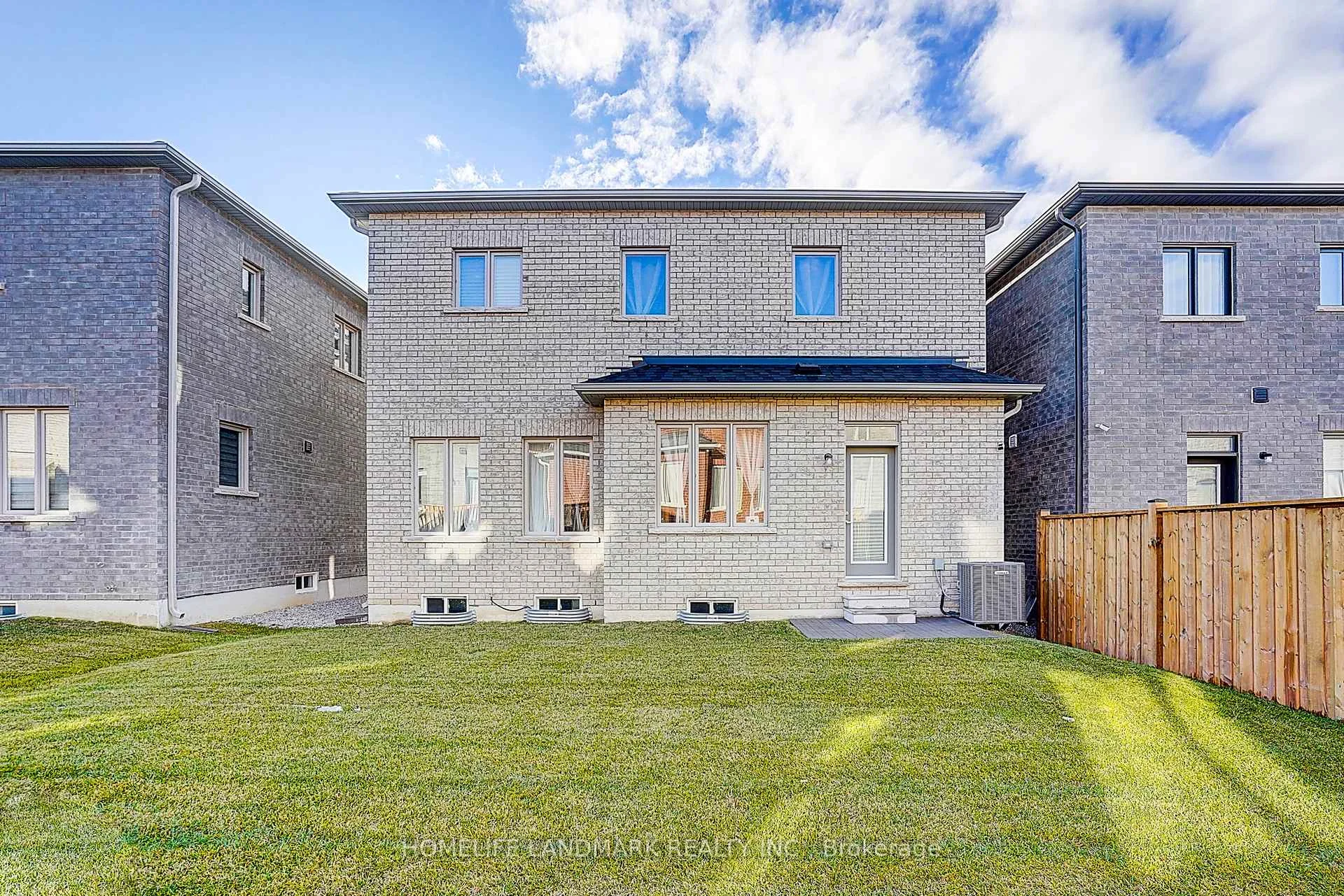 Photo 4 of 60 Current Drive, Richmond Hill, Rural Richmond Hill — HOMEH