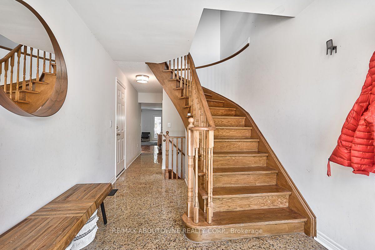Photo 4 of Unit 41, 2250 Rockingham Drive, Oakville, Joshua Creek — HOMEH
