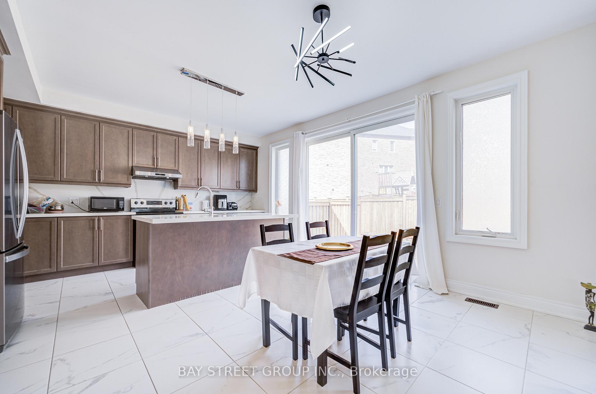 Photo 10 of 152 Ben Sinclair Avenue, East Gwillimbury, Queensville — HOMEH