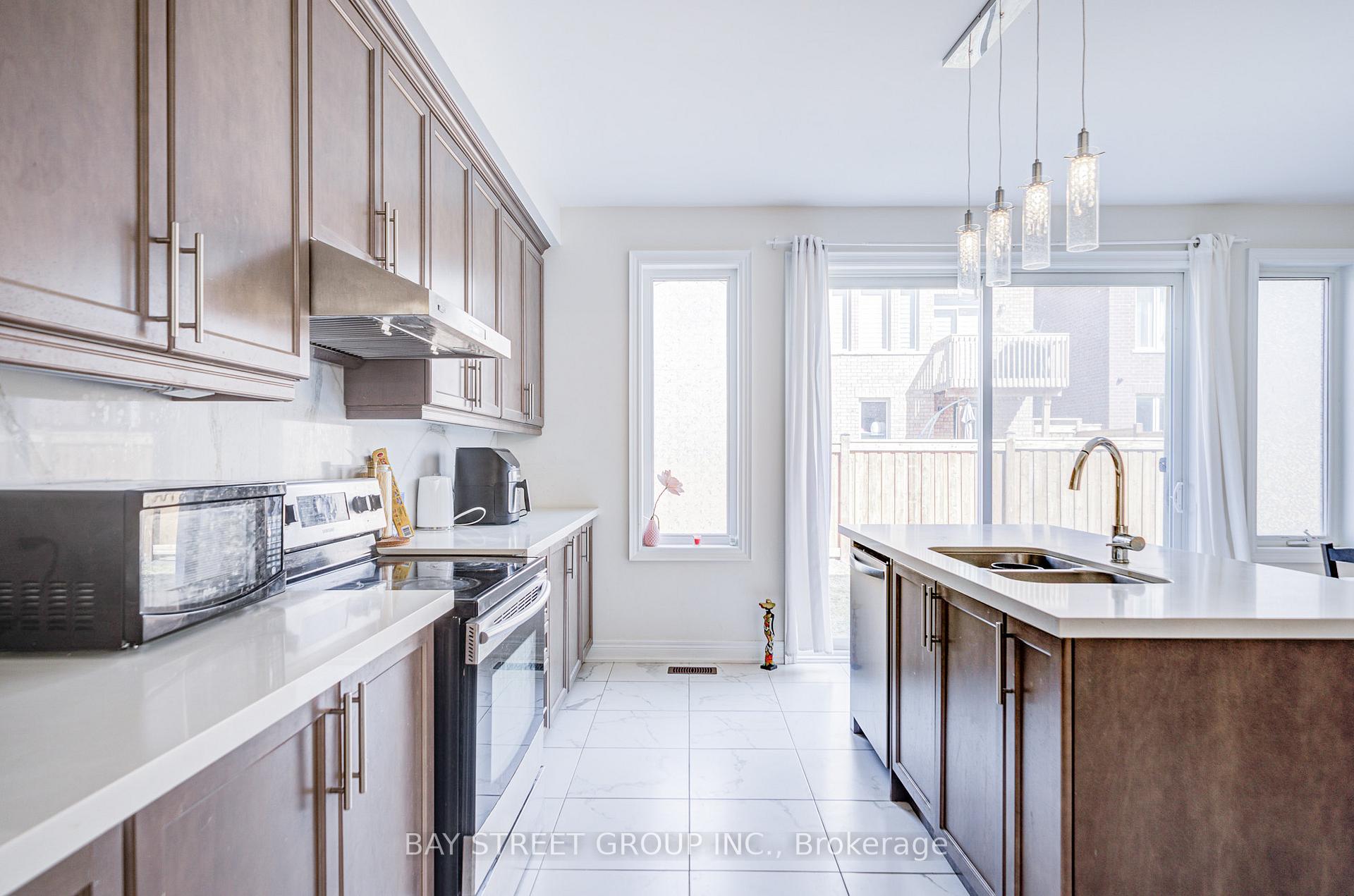 Photo 20 of 152 Ben Sinclair Avenue, East Gwillimbury, Queensville — HOMEH