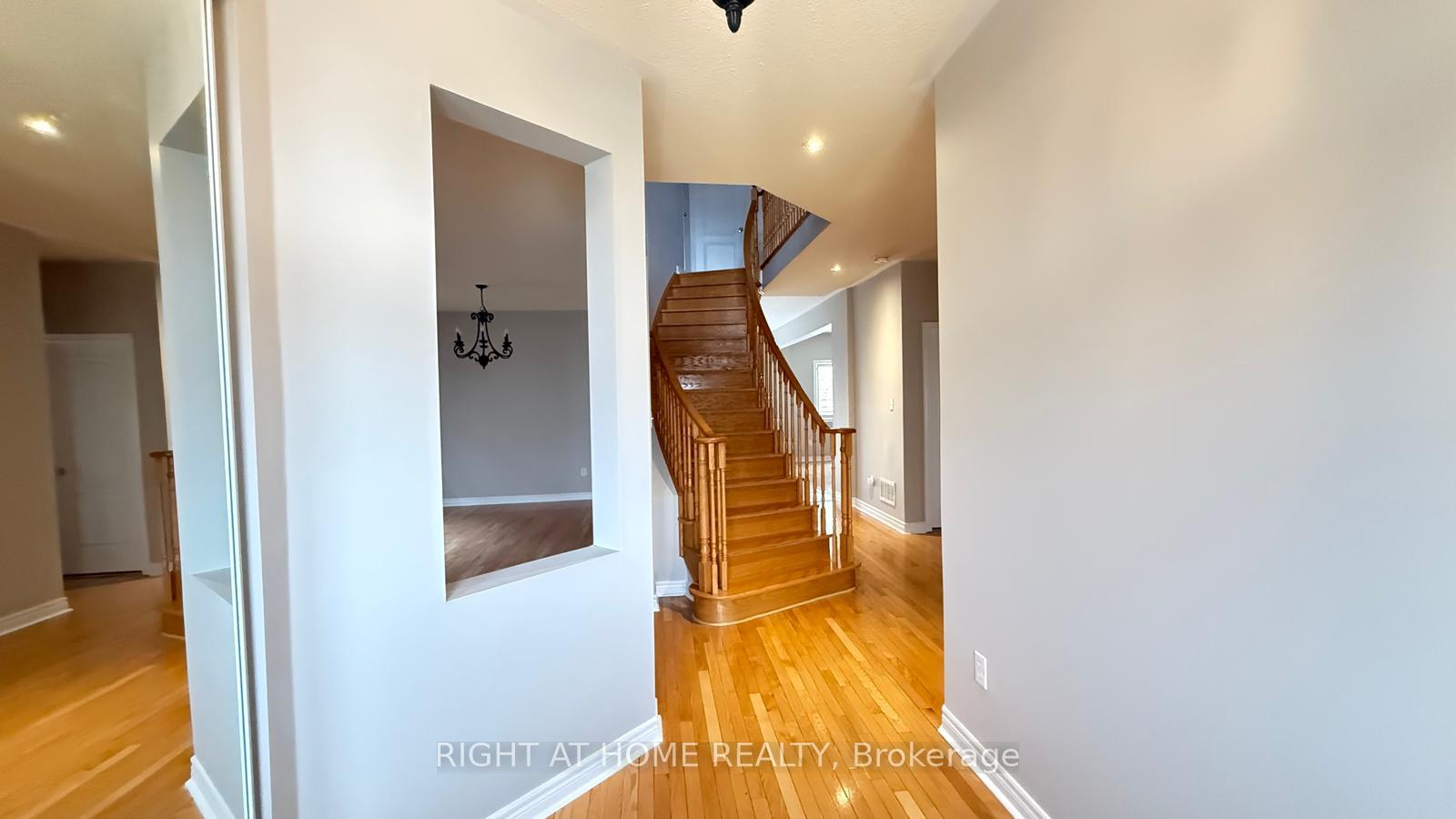 Photo 2 of 28 Laurentide Crescent, Brampton, Vales of Castlemore North — HOMEH