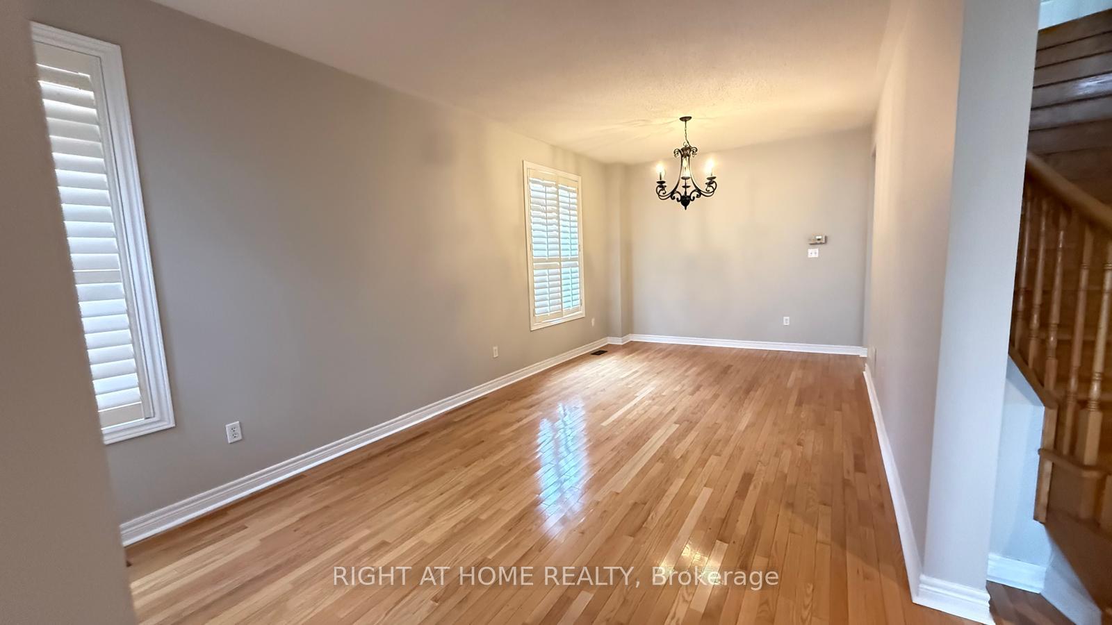 Photo 3 of 28 Laurentide Crescent, Brampton, Vales of Castlemore North — HOMEH