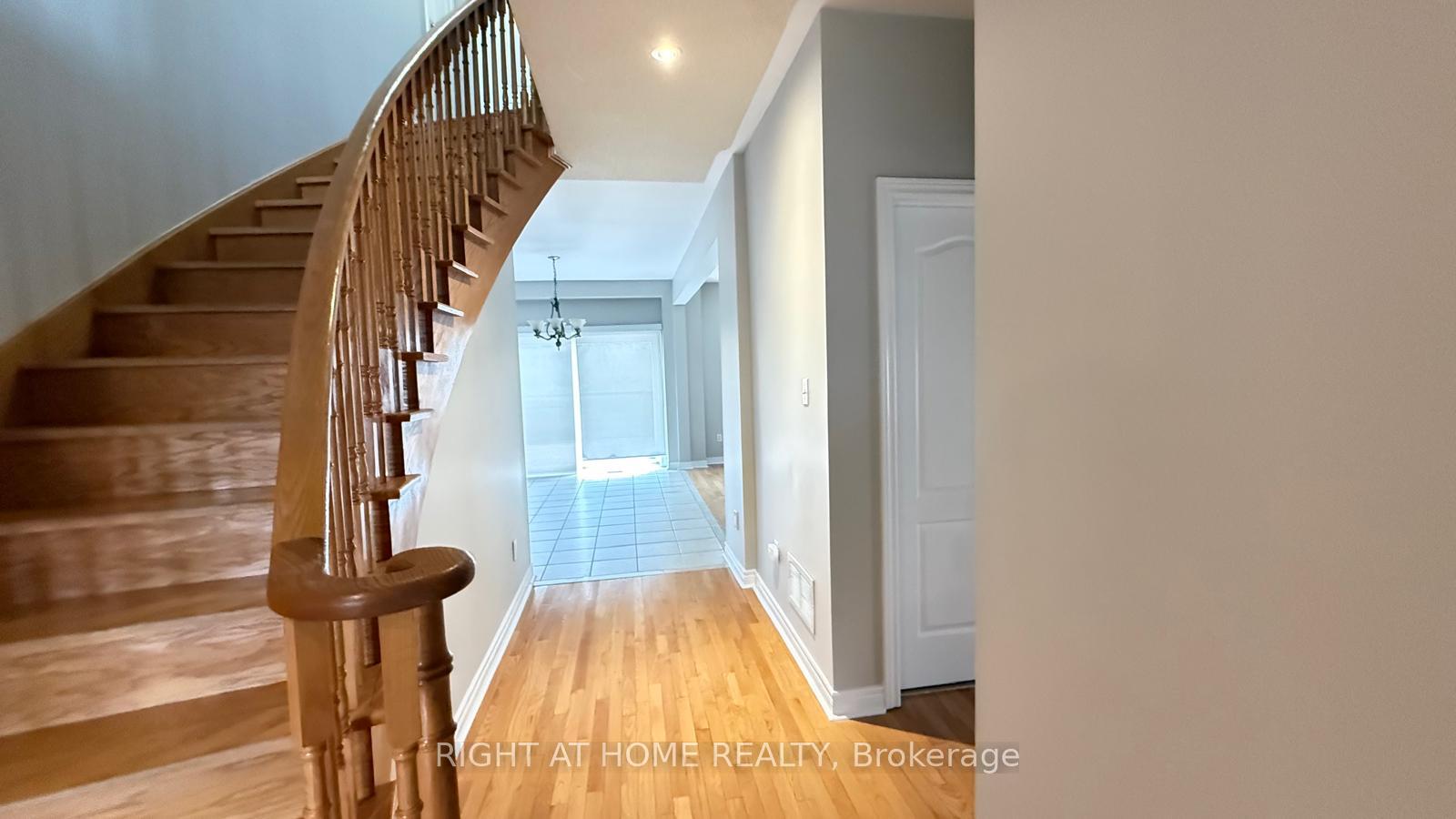 Photo 5 of 28 Laurentide Crescent, Brampton, Vales of Castlemore North — HOMEH