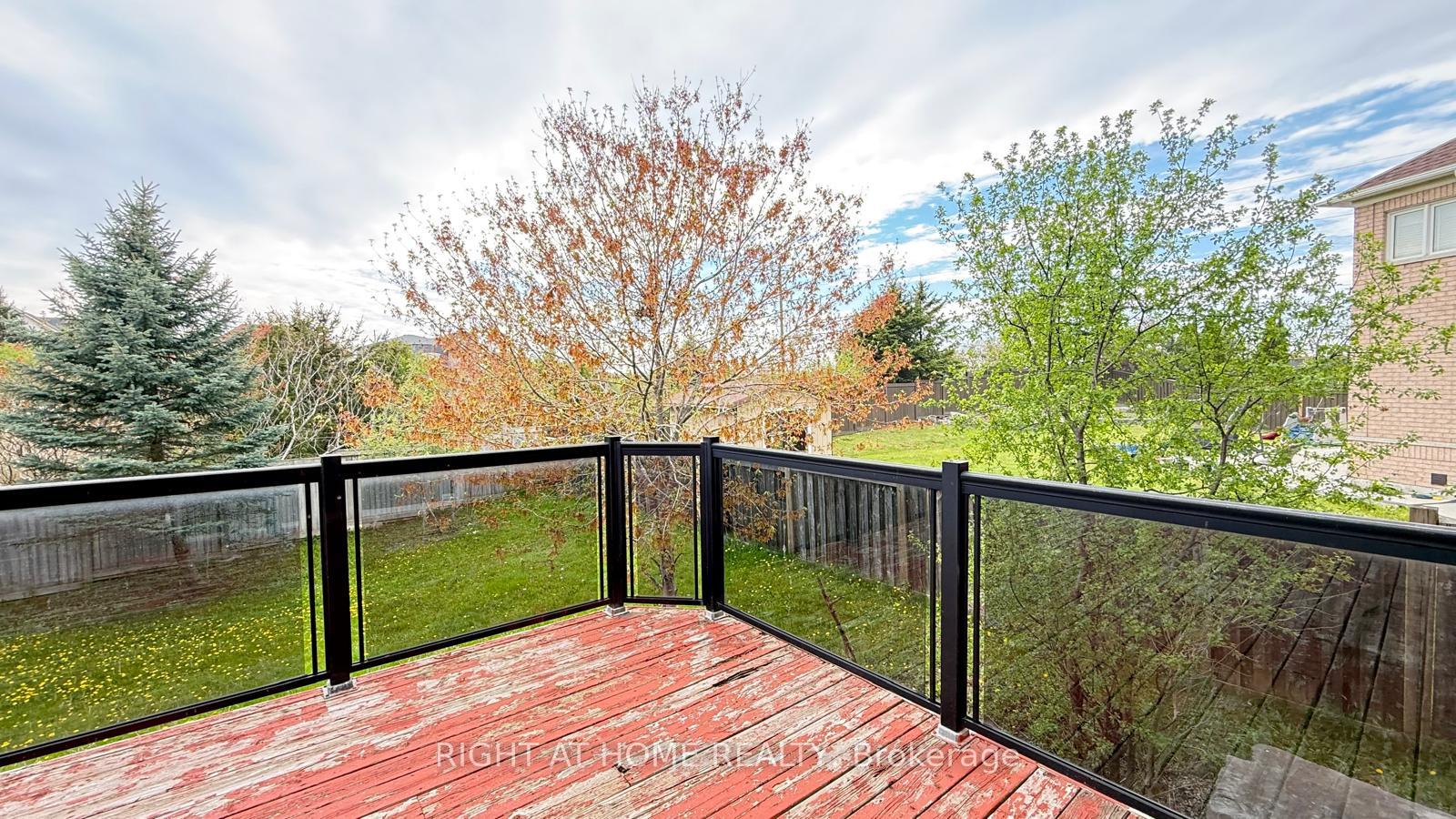 Photo 12 of 28 Laurentide Crescent, Brampton, Vales of Castlemore North — HOMEH