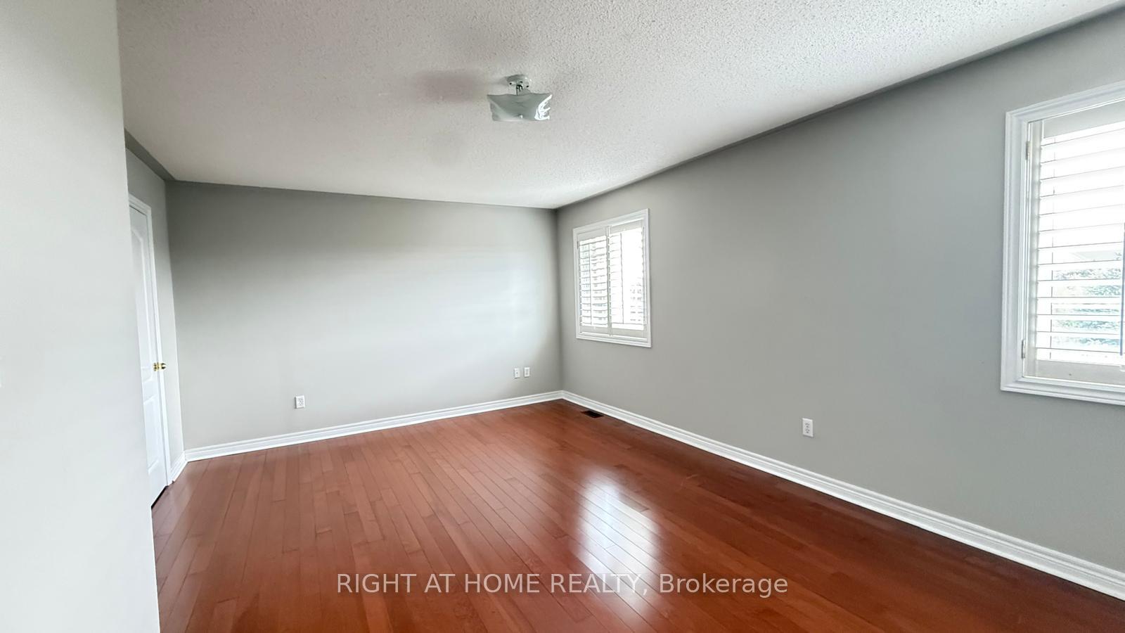 Photo 15 of 28 Laurentide Crescent, Brampton, Vales of Castlemore North — HOMEH