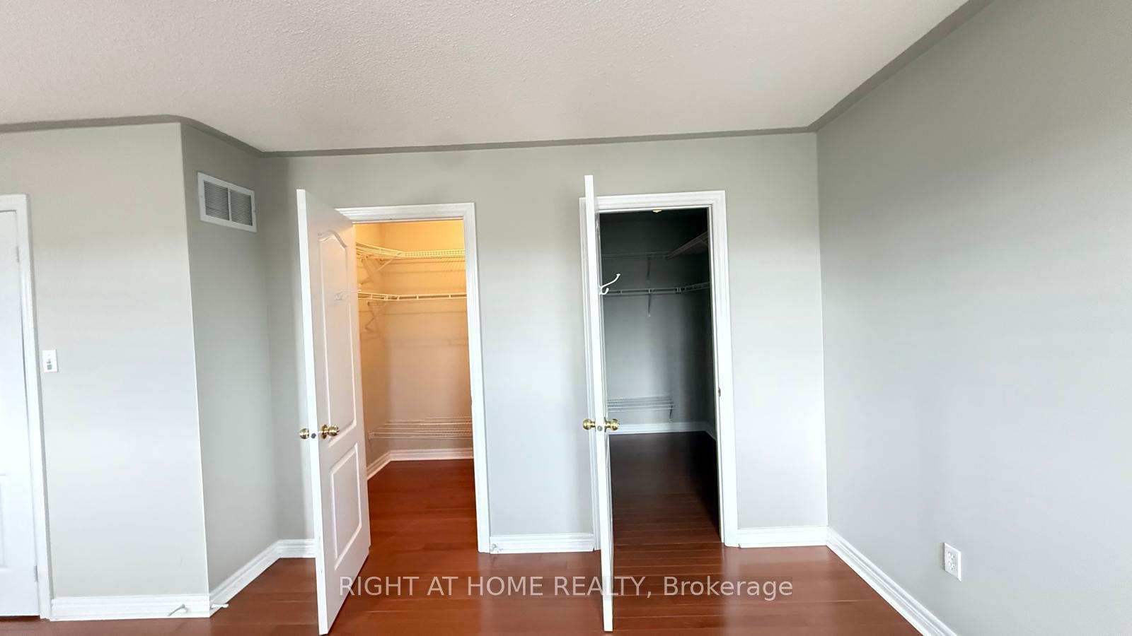 Photo 17 of 28 Laurentide Crescent, Brampton, Vales of Castlemore North — HOMEH
