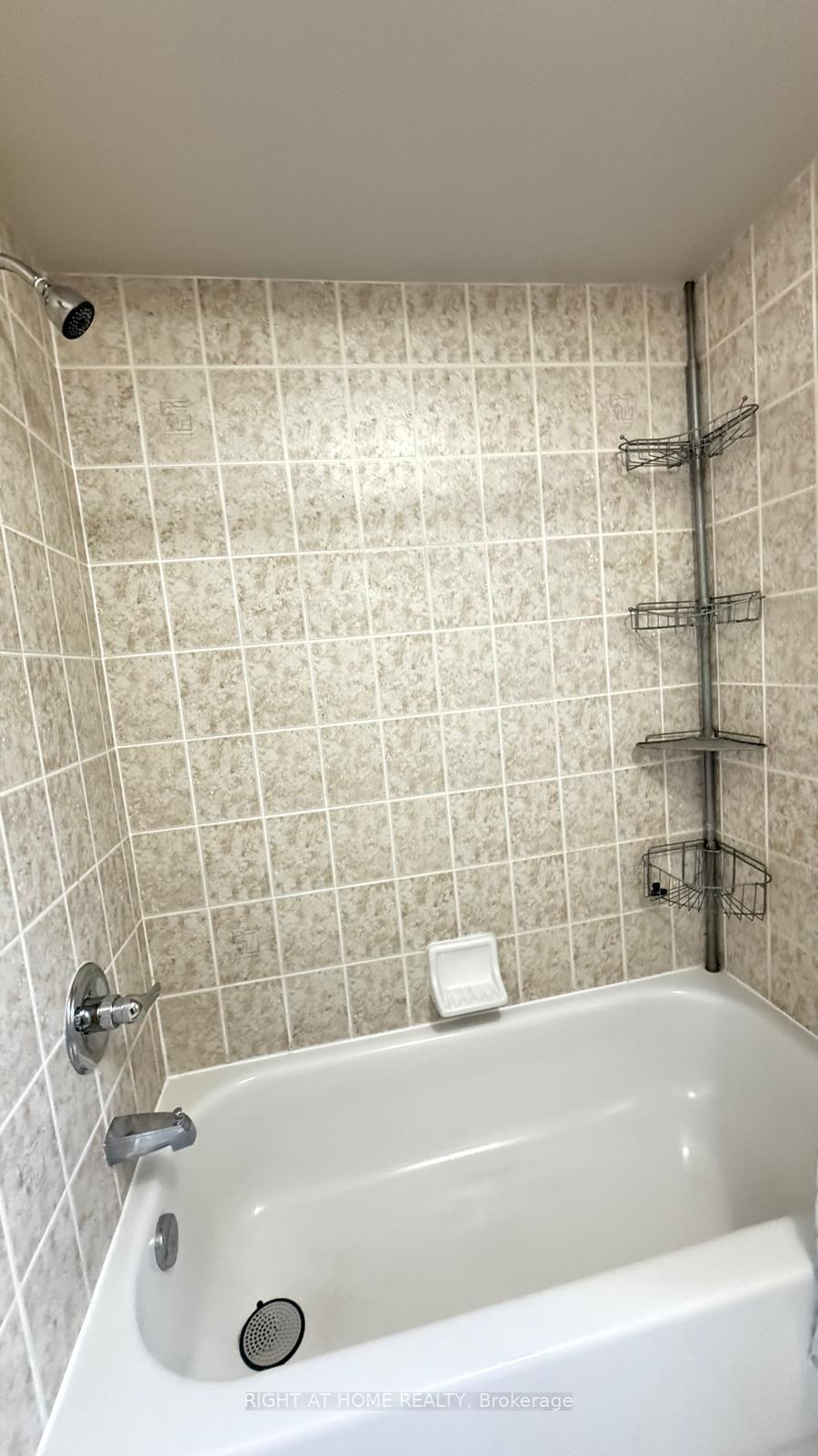Photo 21 of 28 Laurentide Crescent, Brampton, Vales of Castlemore North — HOMEH