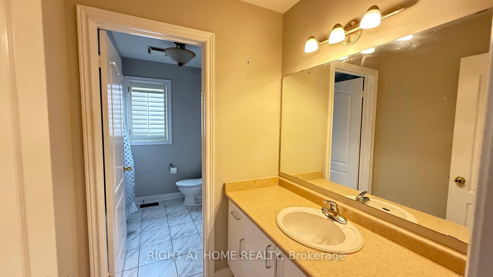 Photo 22 of 28 Laurentide Crescent, Brampton, Vales of Castlemore North — HOMEH