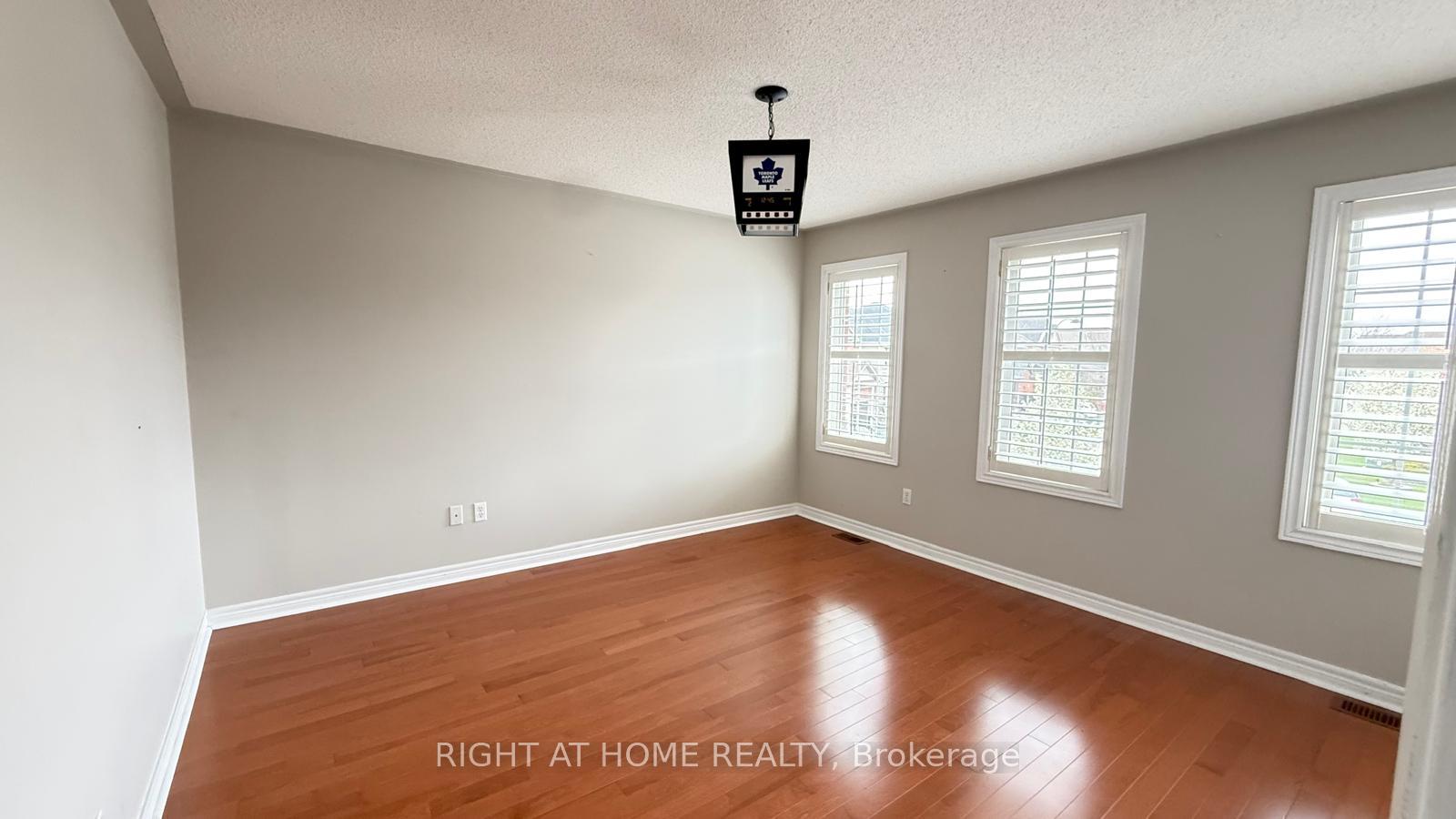Photo 23 of 28 Laurentide Crescent, Brampton, Vales of Castlemore North — HOMEH