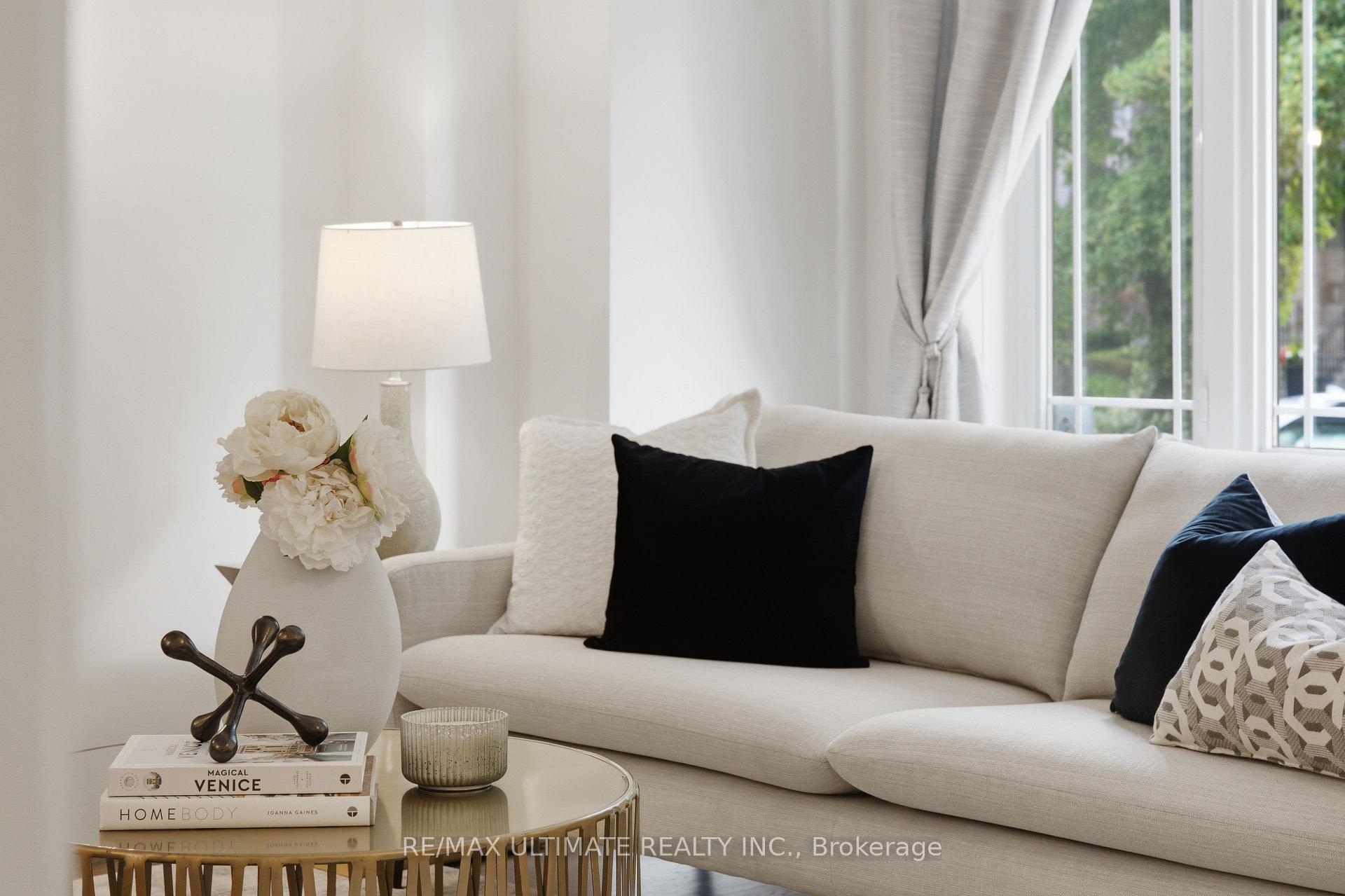 Photo 4 of 214 Sutherland Drive, Toronto, Leaside — HOMEH