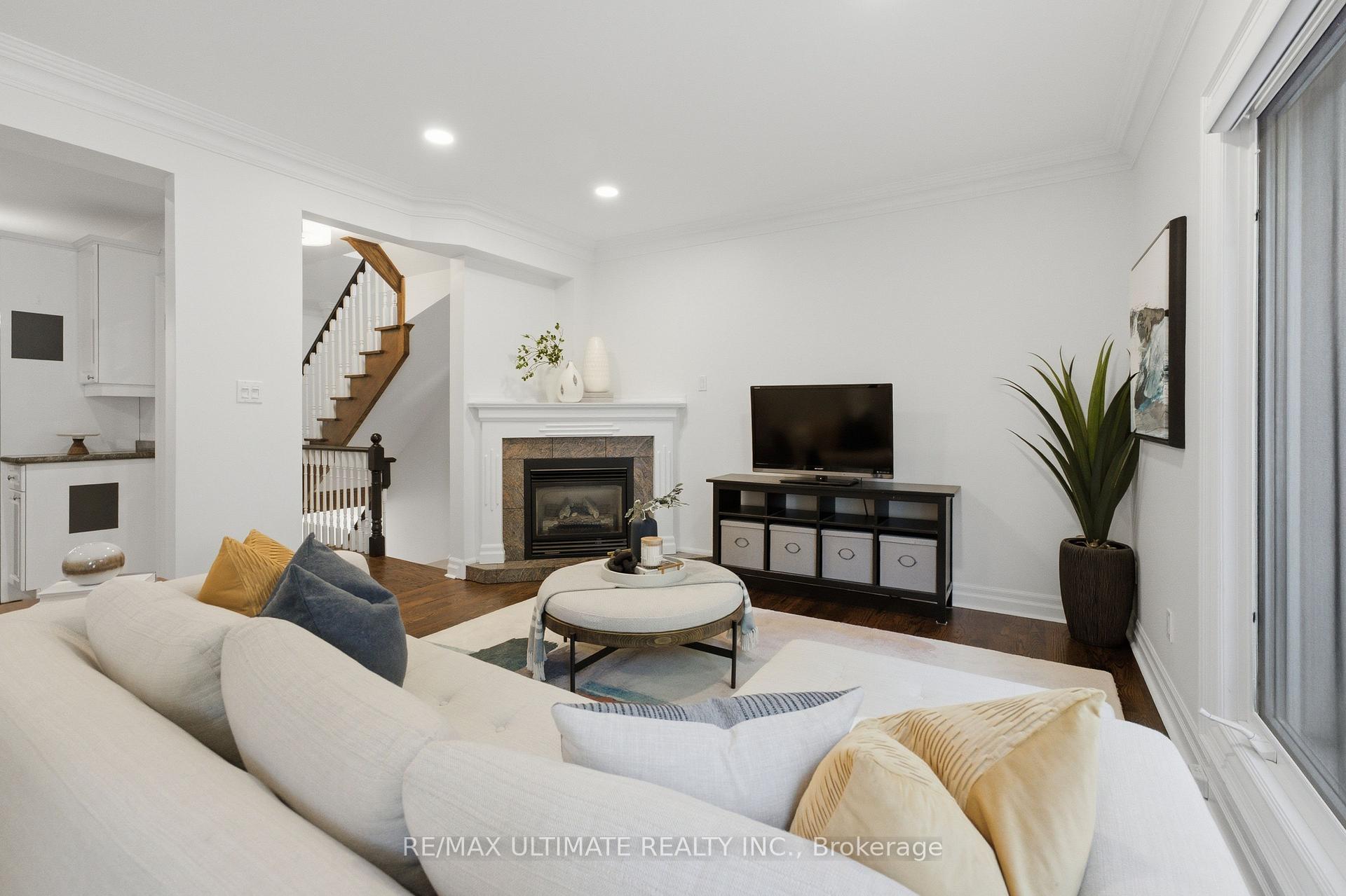 Photo 12 of 214 Sutherland Drive, Toronto, Leaside — HOMEH
