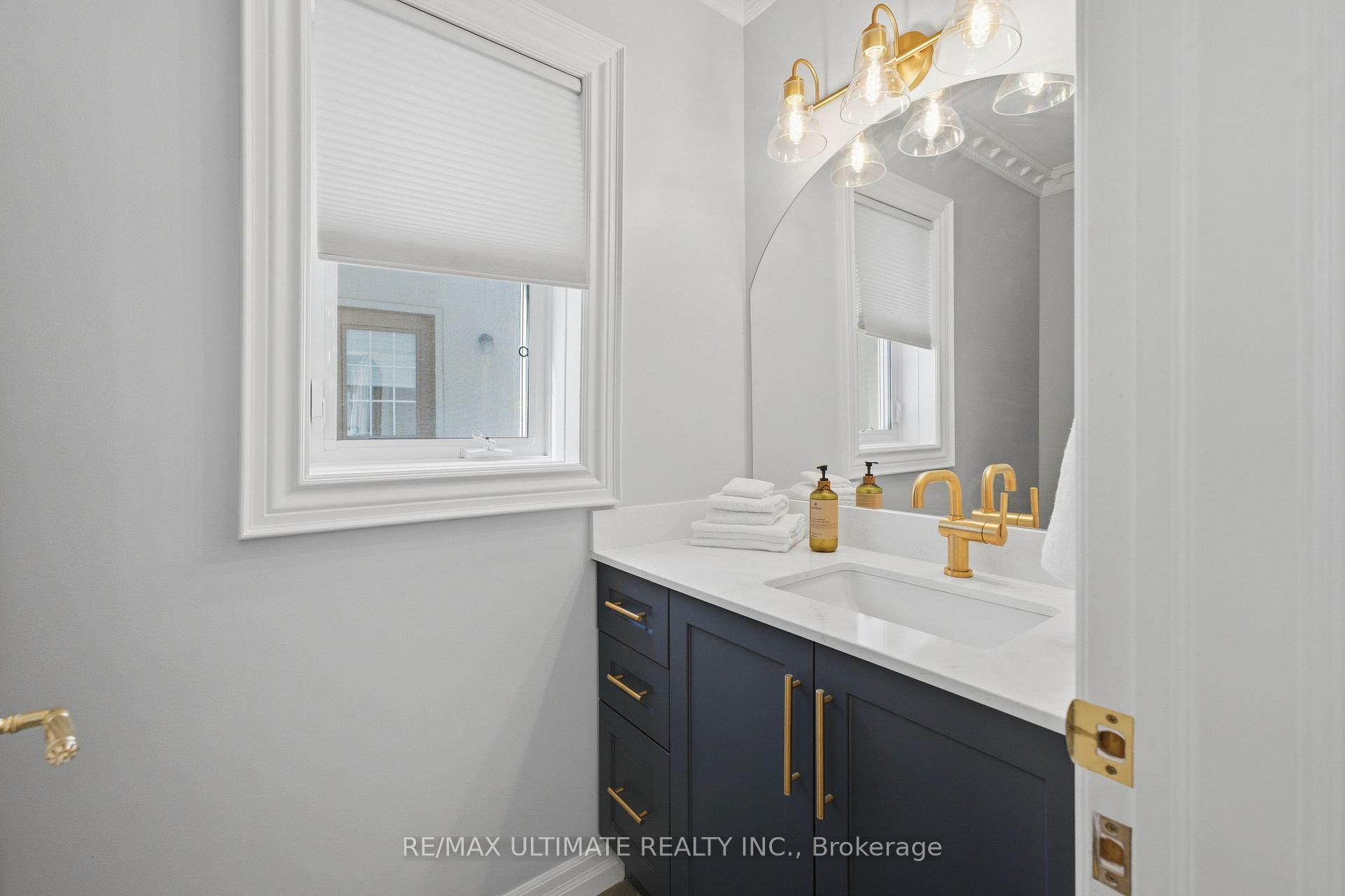 Photo 16 of 214 Sutherland Drive, Toronto, Leaside — HOMEH
