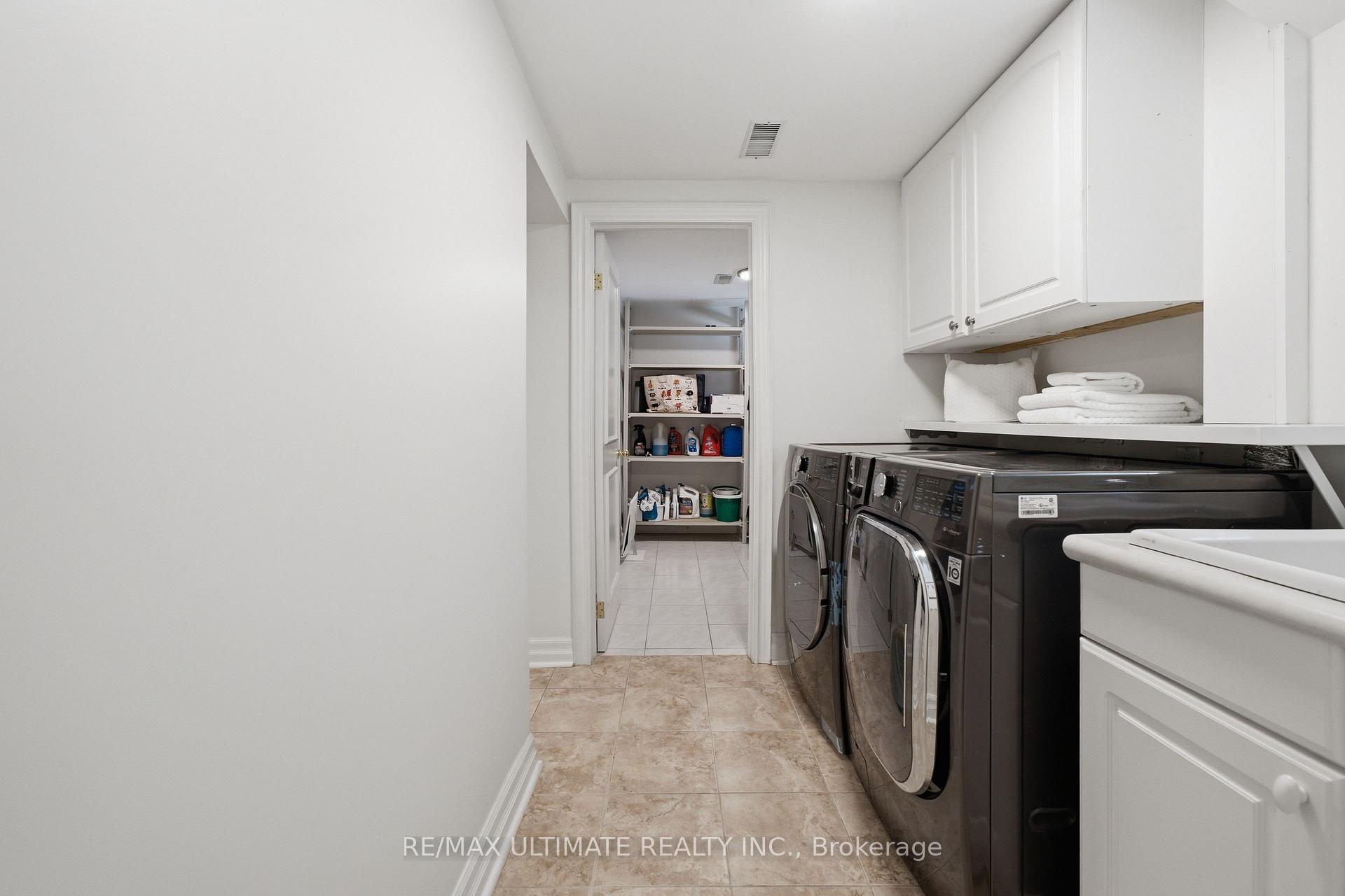 Photo 32 of 214 Sutherland Drive, Toronto, Leaside — HOMEH