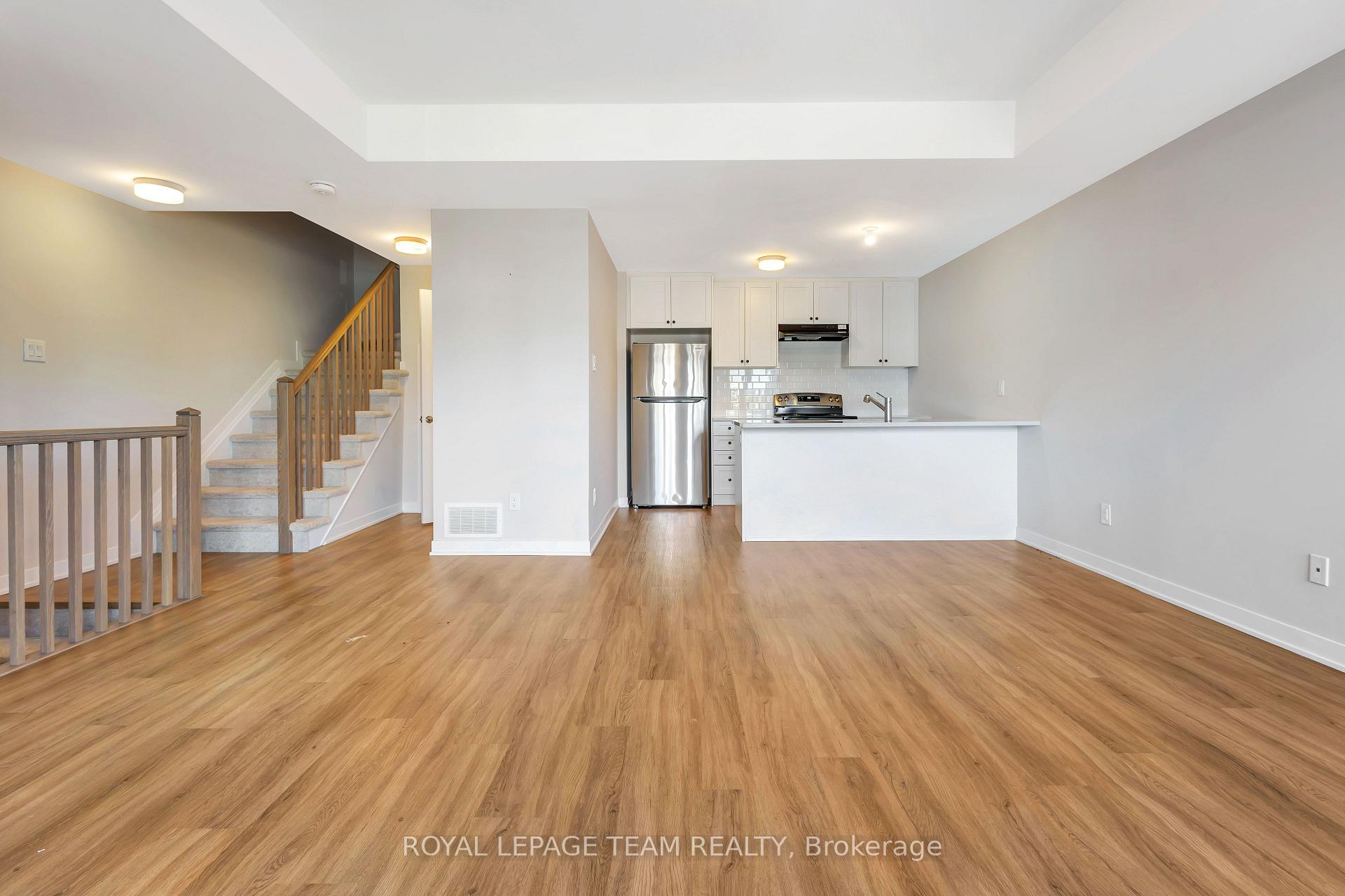 Photo 3 of 204 Lillian Freiman Private, Ottawa, Barrhaven - Half Moon Bay — HOMEH