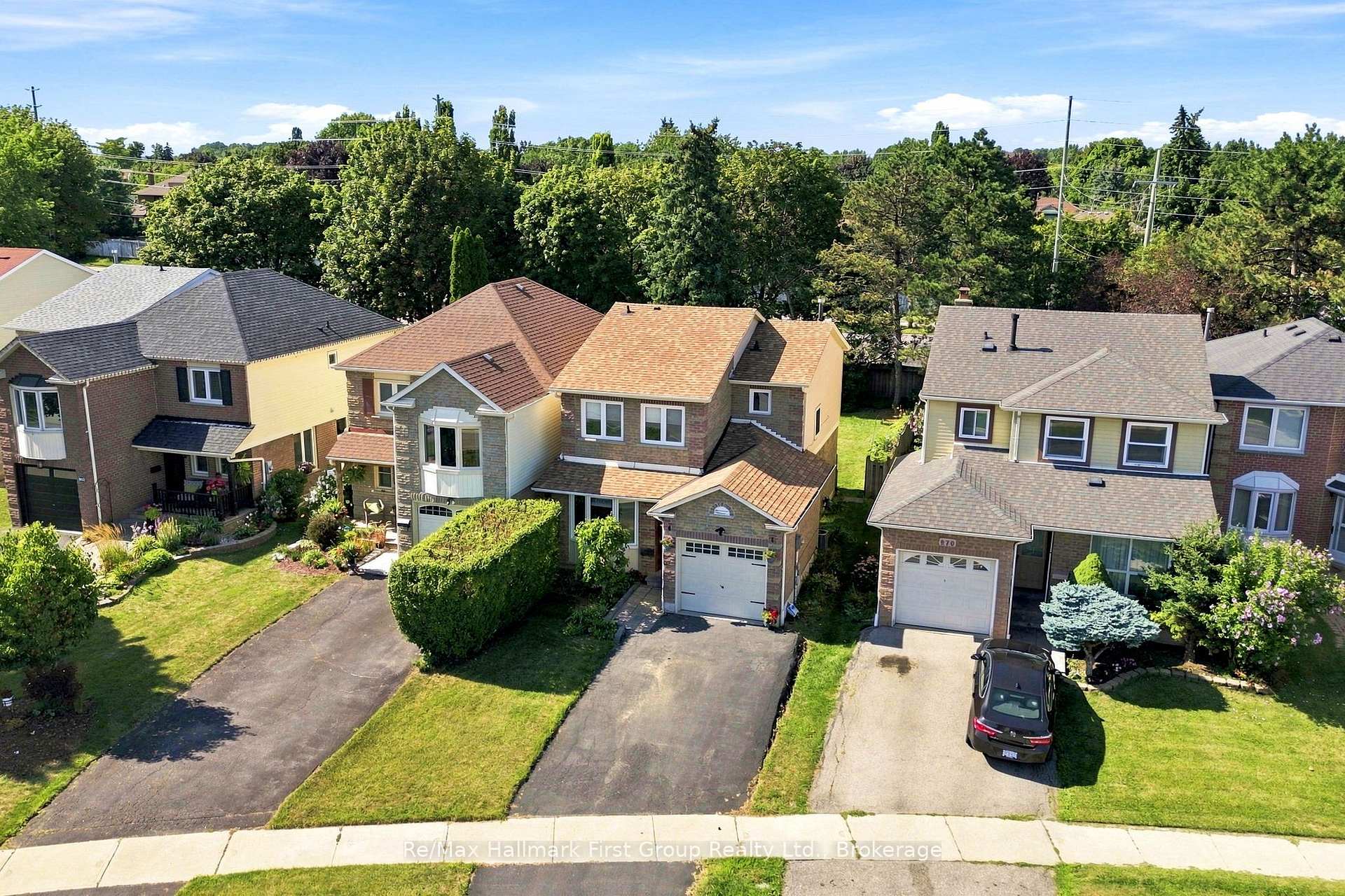 Photo 2 of 868 White Ash Drive, Whitby, Williamsburg — HOMEH