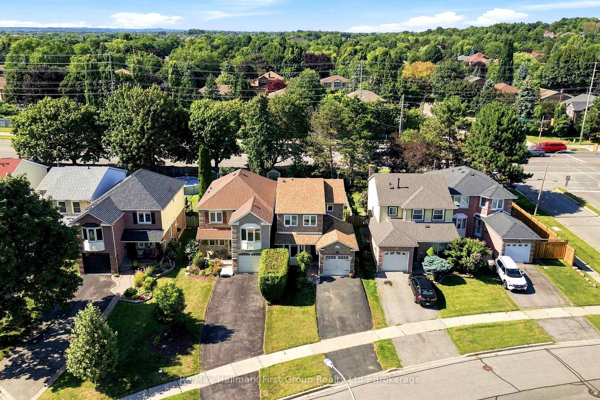 Photo 3 of 868 White Ash Drive, Whitby, Williamsburg — HOMEH