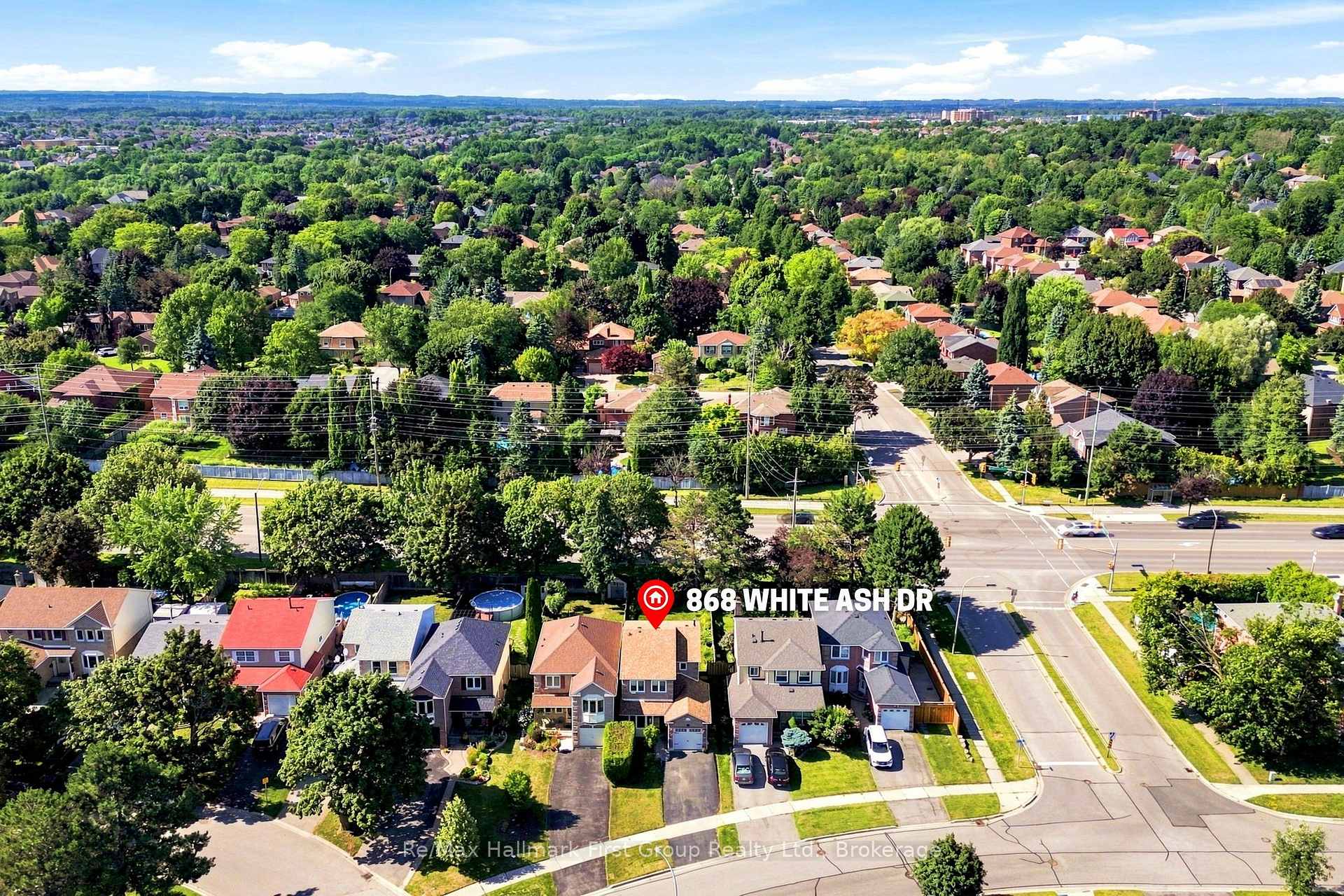 Photo 5 of 868 White Ash Drive, Whitby, Williamsburg — HOMEH