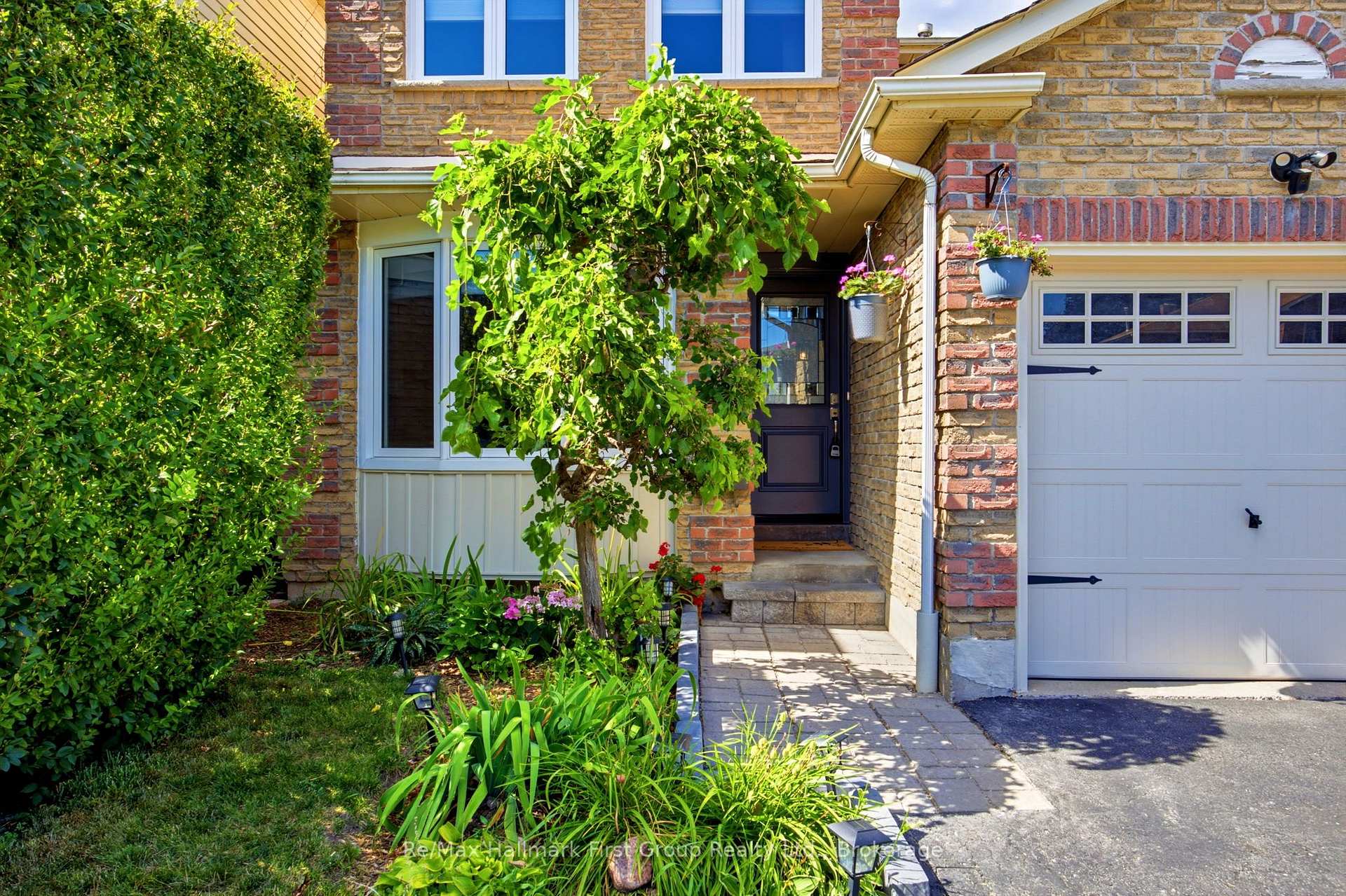 Photo 9 of 868 White Ash Drive, Whitby, Williamsburg — HOMEH