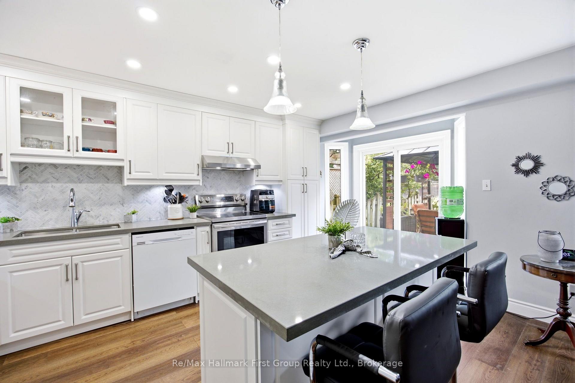 Photo 21 of 868 White Ash Drive, Whitby, Williamsburg — HOMEH