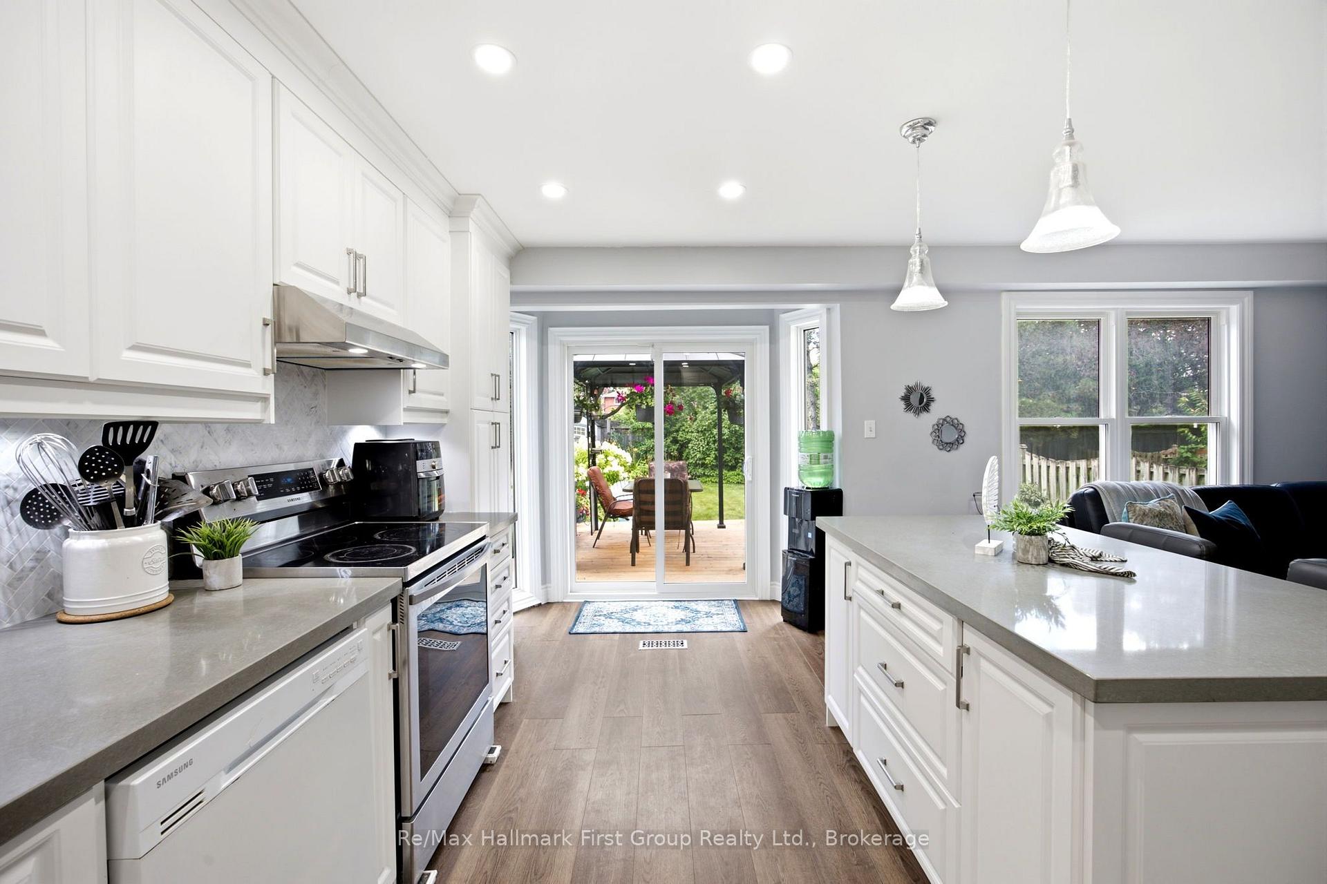 Photo 24 of 868 White Ash Drive, Whitby, Williamsburg — HOMEH