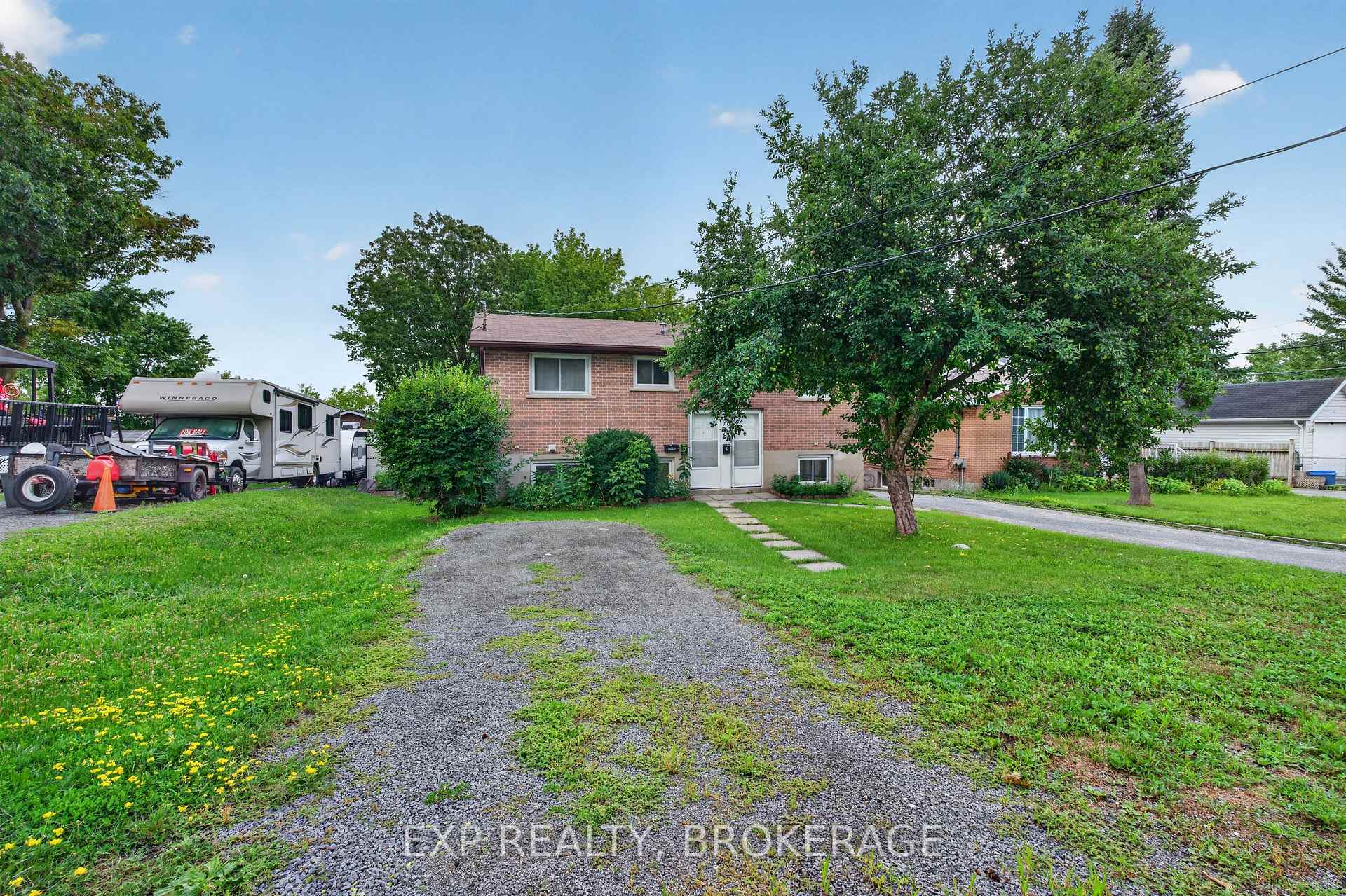 Photo 3 of 17 Shaw Street, Kingston, Rideau — HOMEH