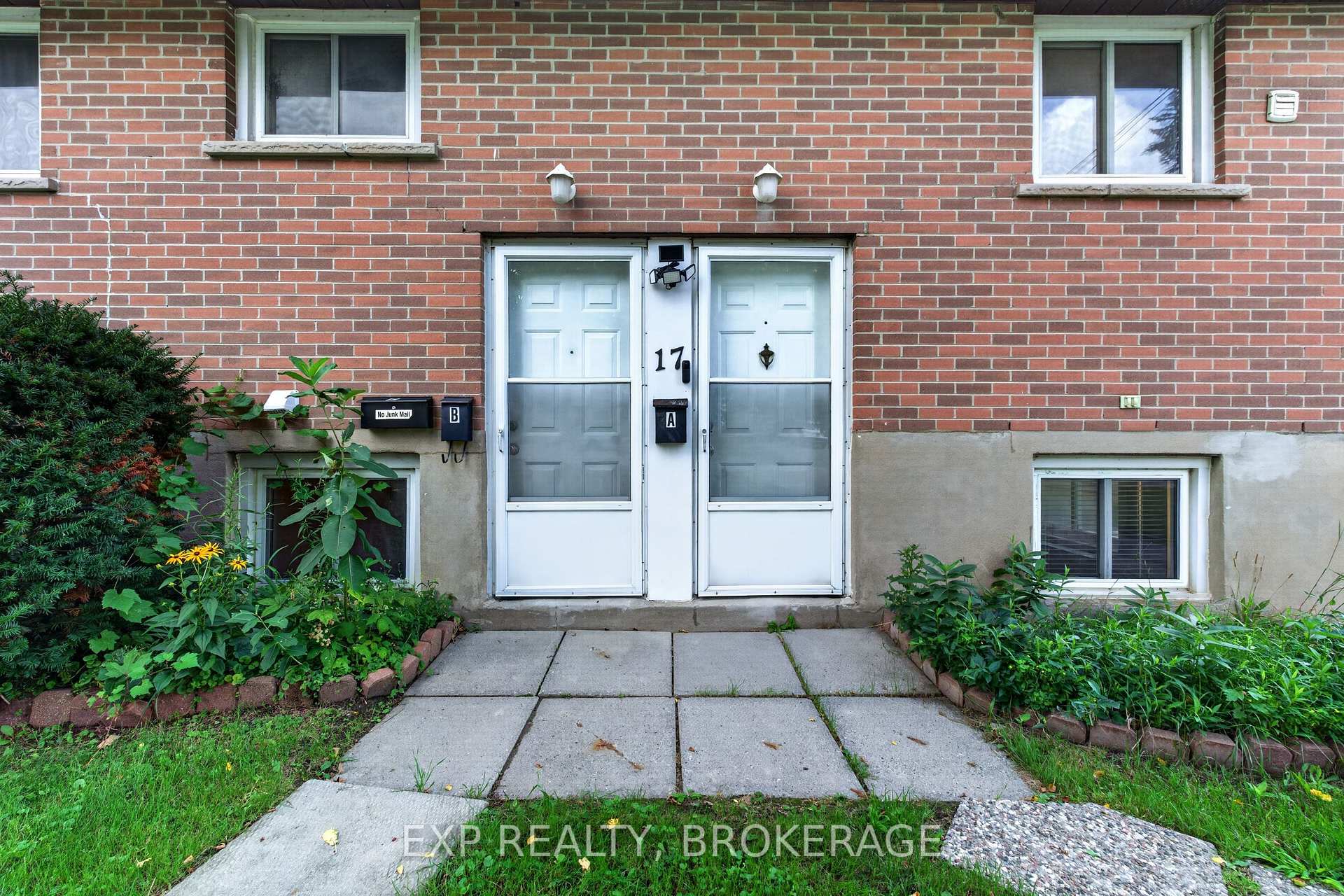 Photo 4 of 17 Shaw Street, Kingston, Rideau — HOMEH