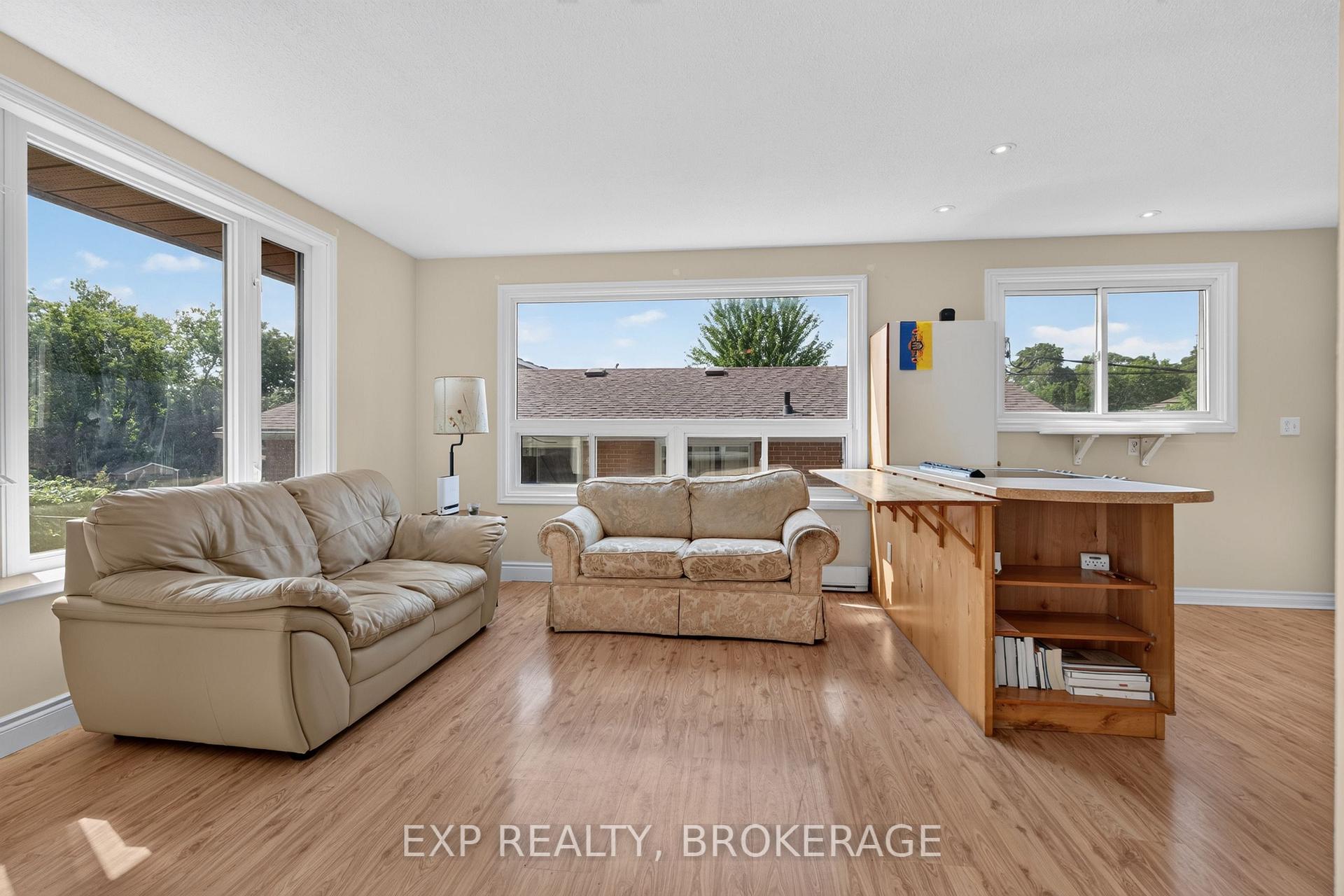 Photo 8 of 17 Shaw Street, Kingston, Rideau — HOMEH