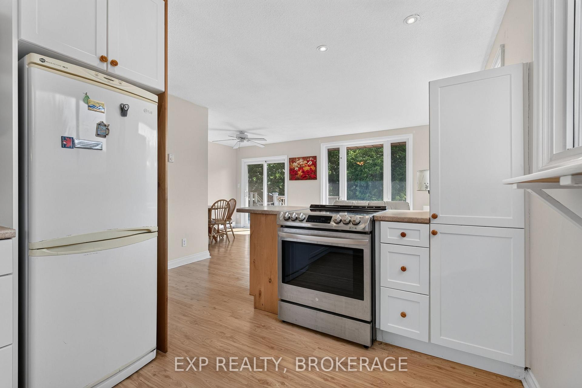 Photo 10 of 17 Shaw Street, Kingston, Rideau — HOMEH