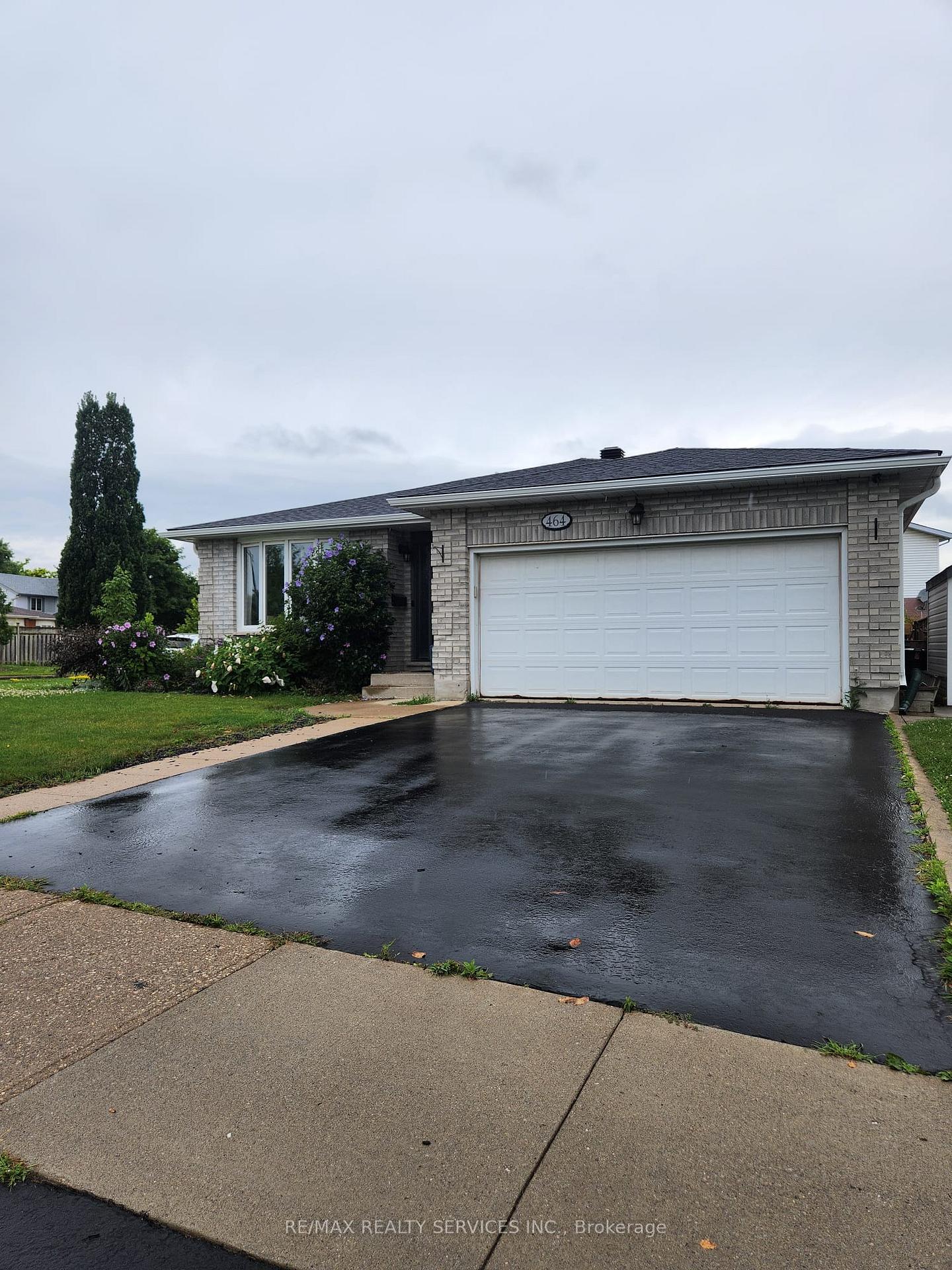 Front of Unit BASEMENT, 464 Thorndale Drive
