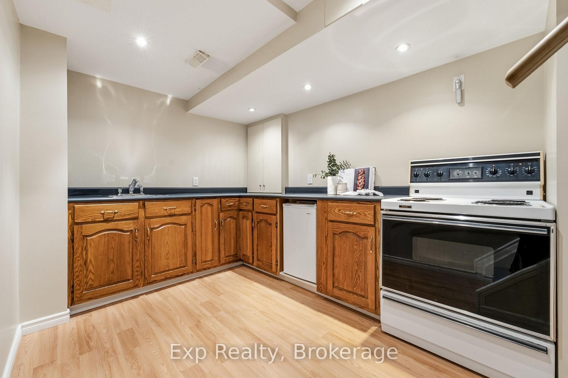 Photo 21 of 81 Somerscales Drive, Clarington, Bowmanville — HOMEH