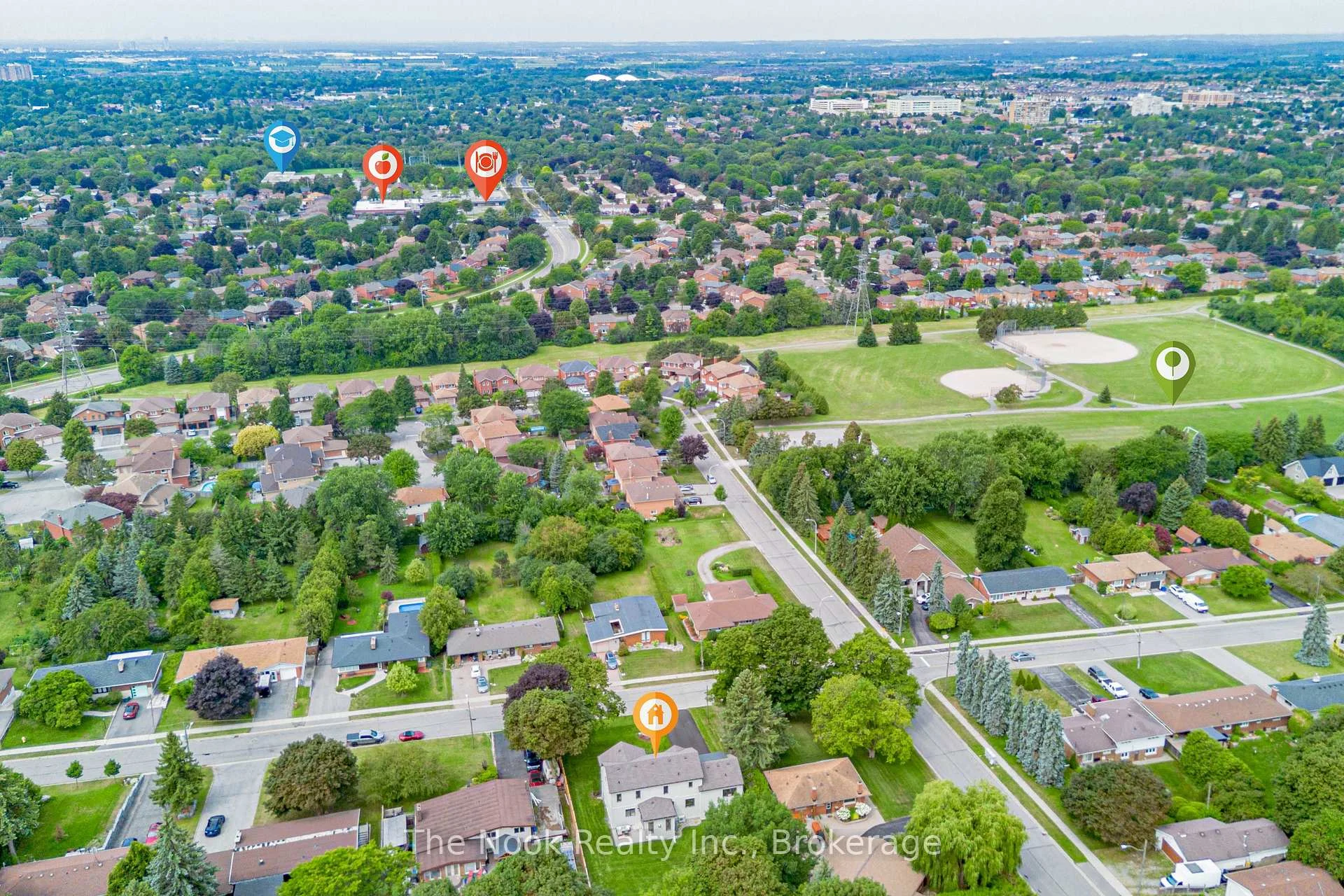 Photo 10 of 153 Elizabeth Crescent N, Whitby, Blue Grass Meadows — HOMEH