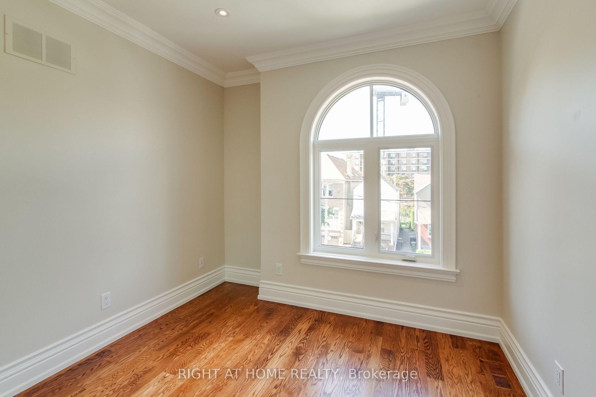 Photo 34 of 109 Banff Road, Toronto, Mount Pleasant East — HOMEH