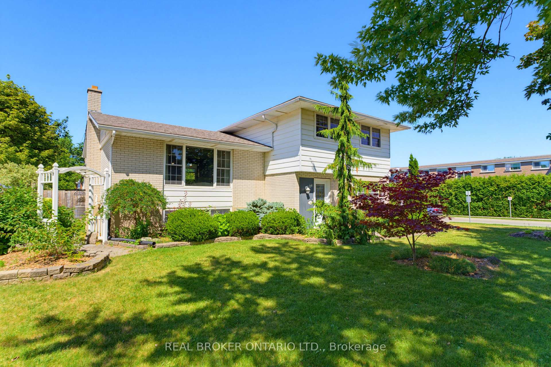 Photo 2 of 94 First Street W, Woolwich, Elmira — HOMEH