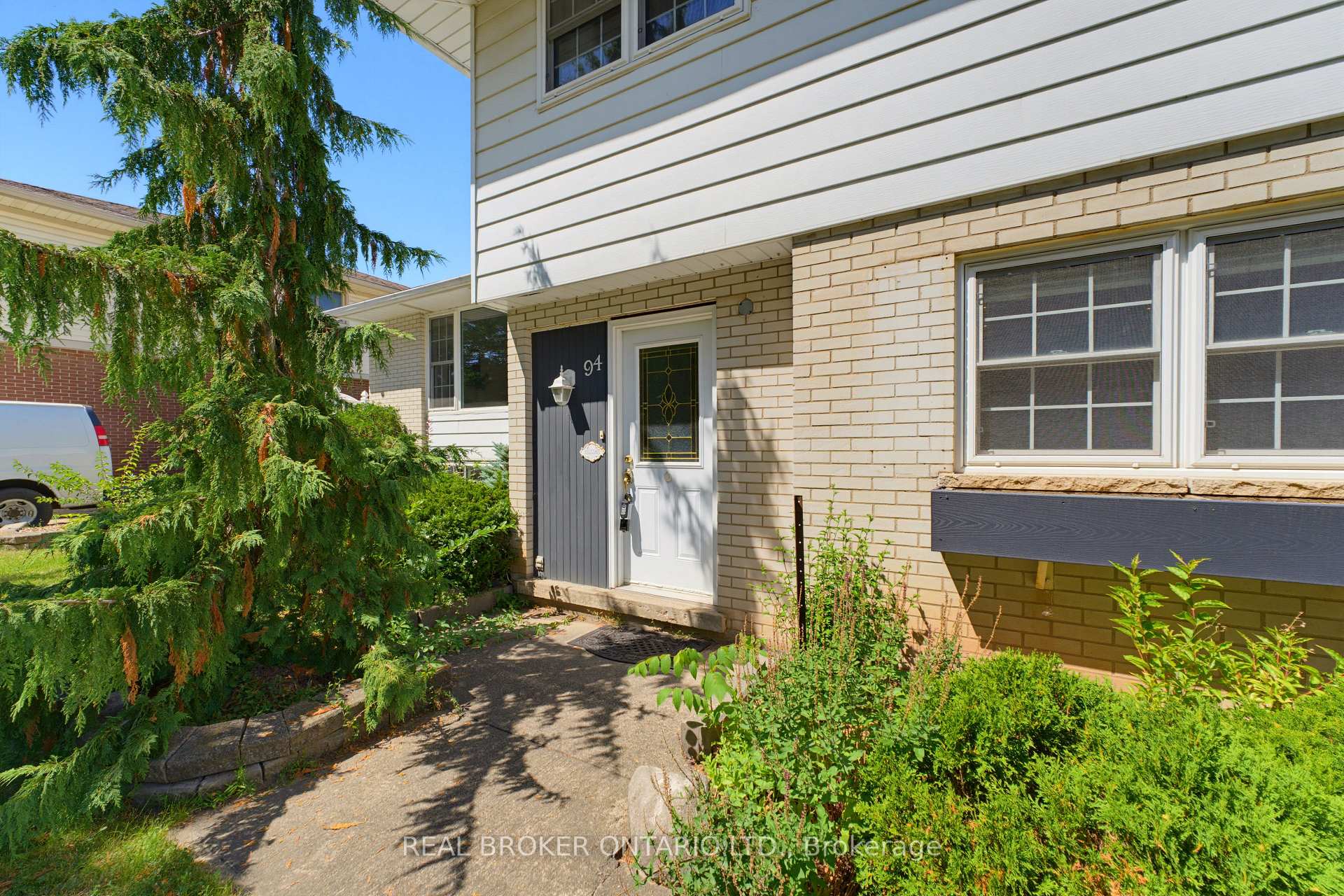 Photo 3 of 94 First Street W, Woolwich, Elmira — HOMEH