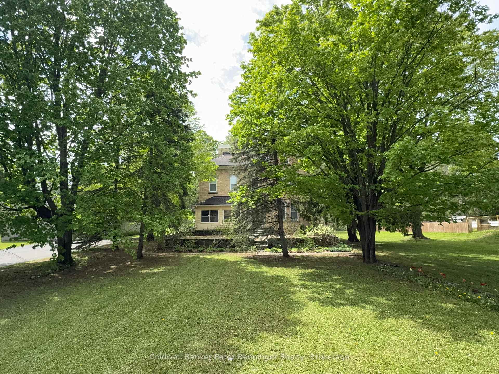 Photo of 538 Queen Street N
