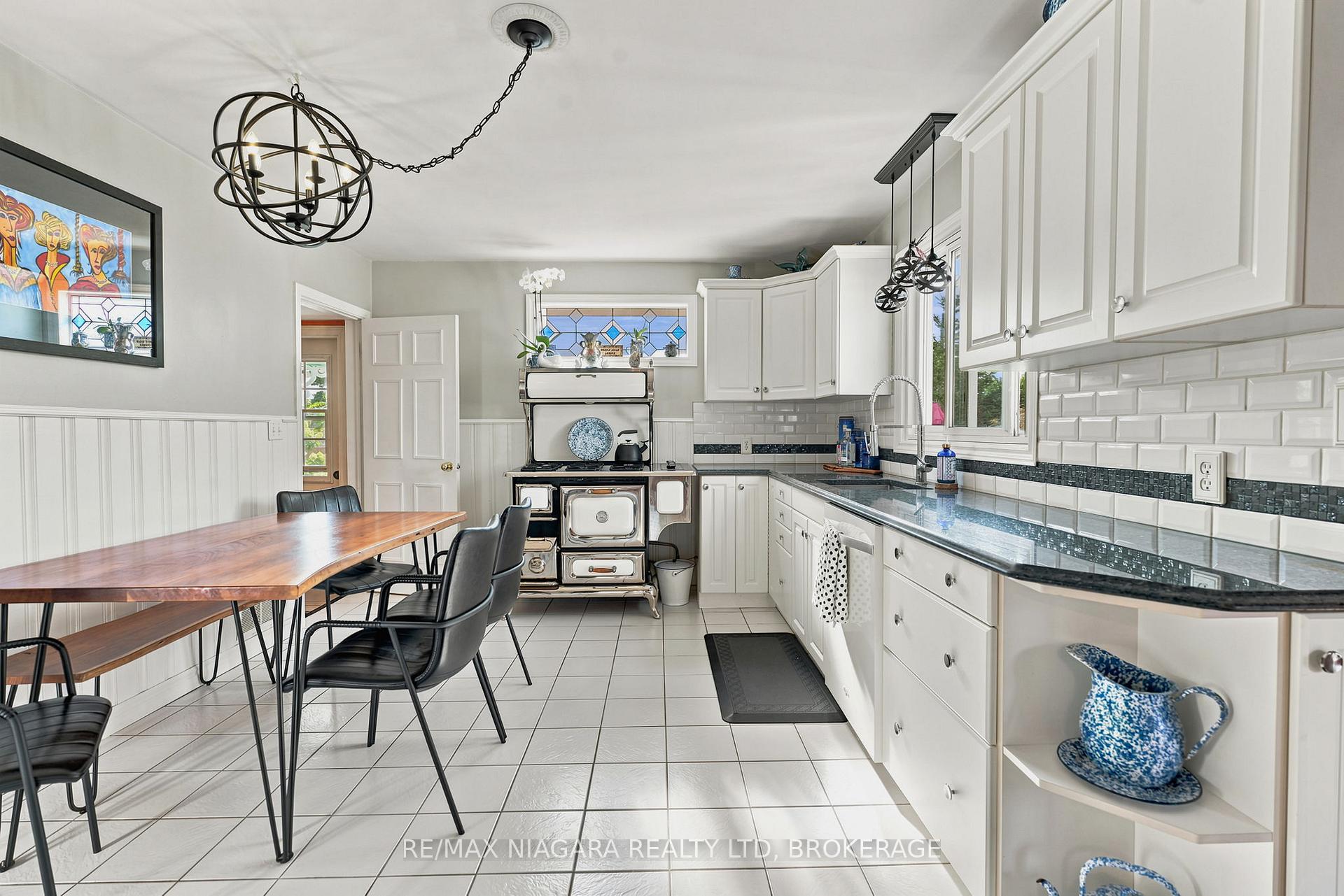 Photo 5 of 54 Fairview Road, Grimsby, Grimsby Beach — HOMEH