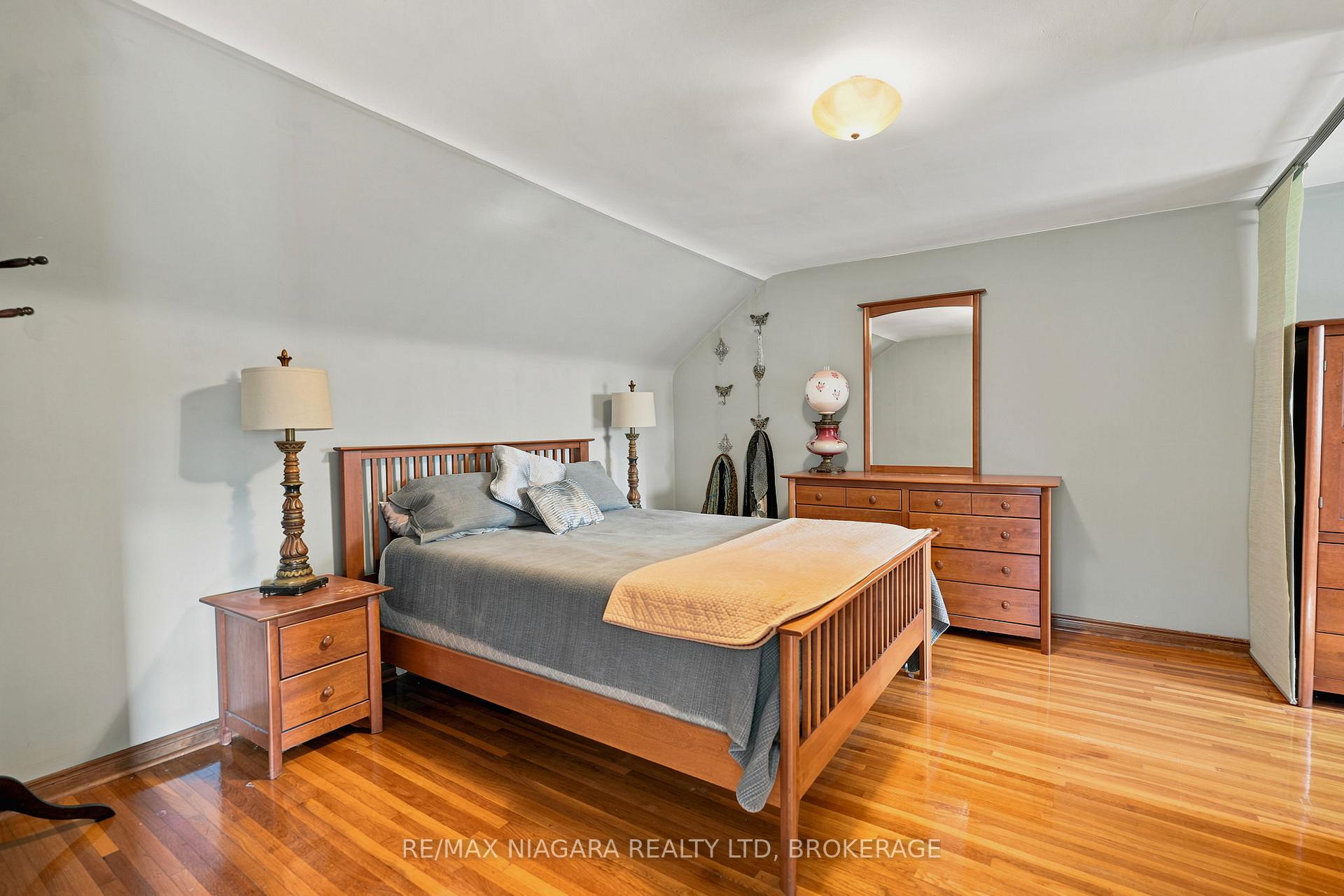 Photo 18 of 54 Fairview Road, Grimsby, Grimsby Beach — HOMEH
