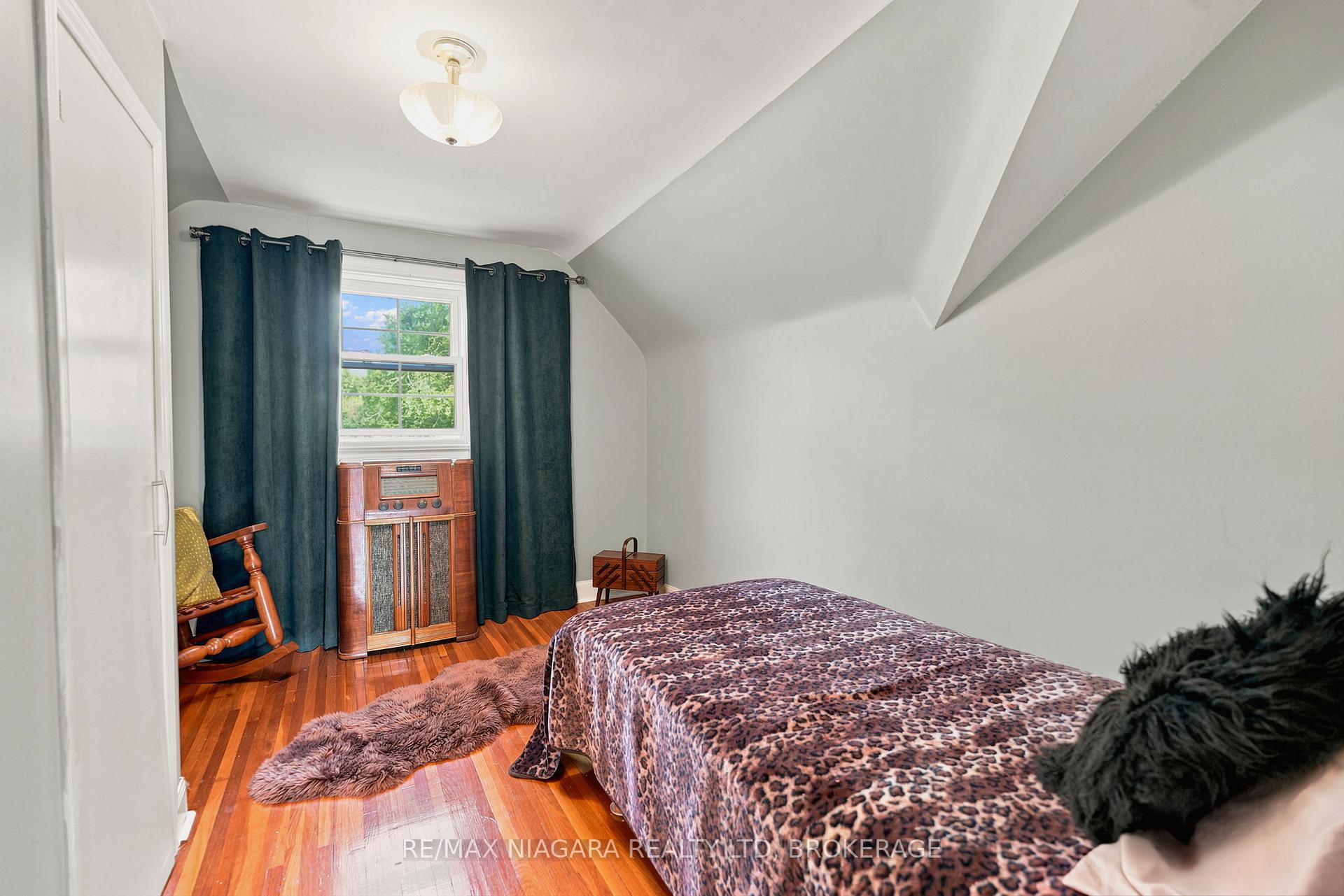 Photo 22 of 54 Fairview Road, Grimsby, Grimsby Beach — HOMEH