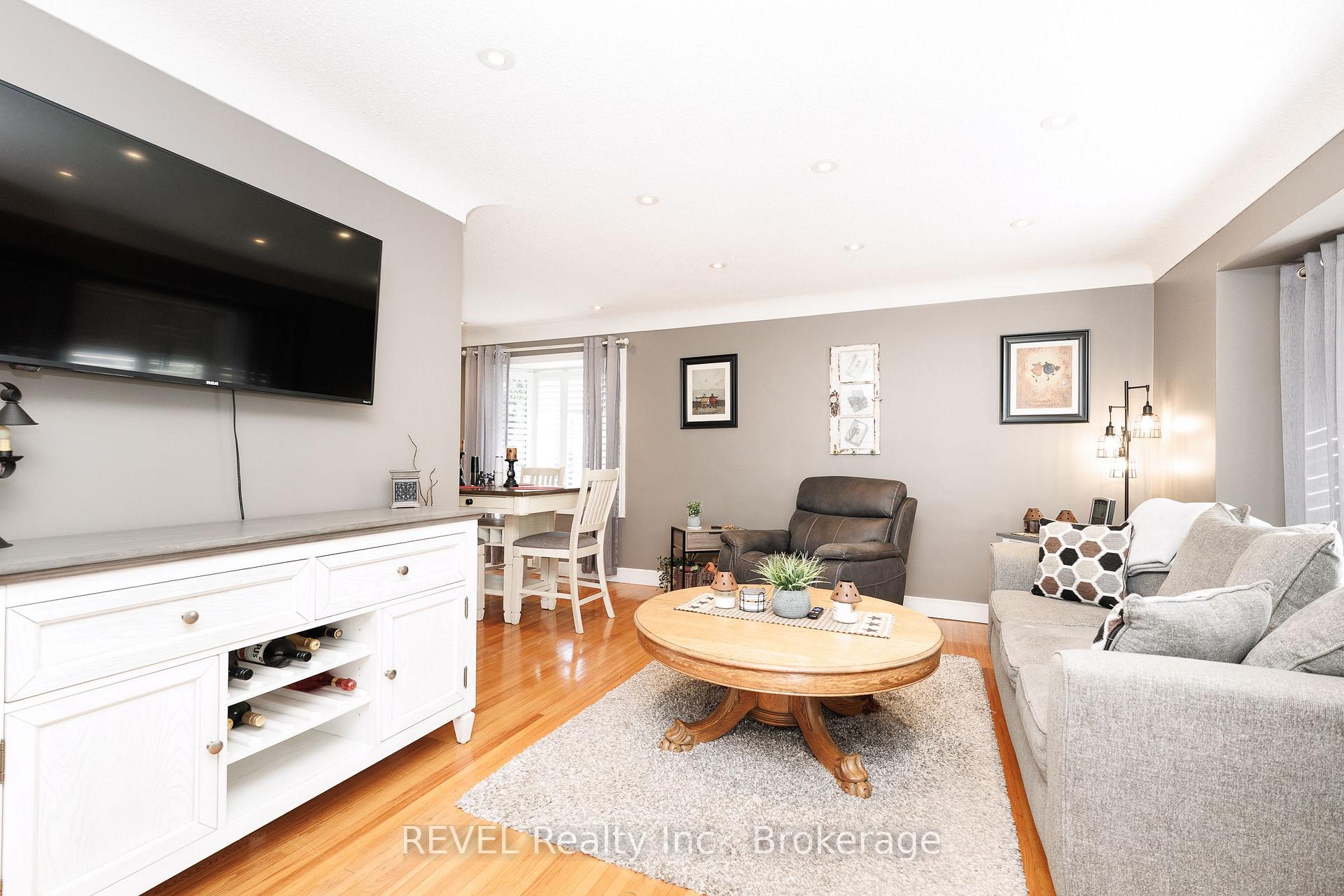 Photo 4 of 3385 Callan Street, Niagara Falls, Chippawa — HOMEH